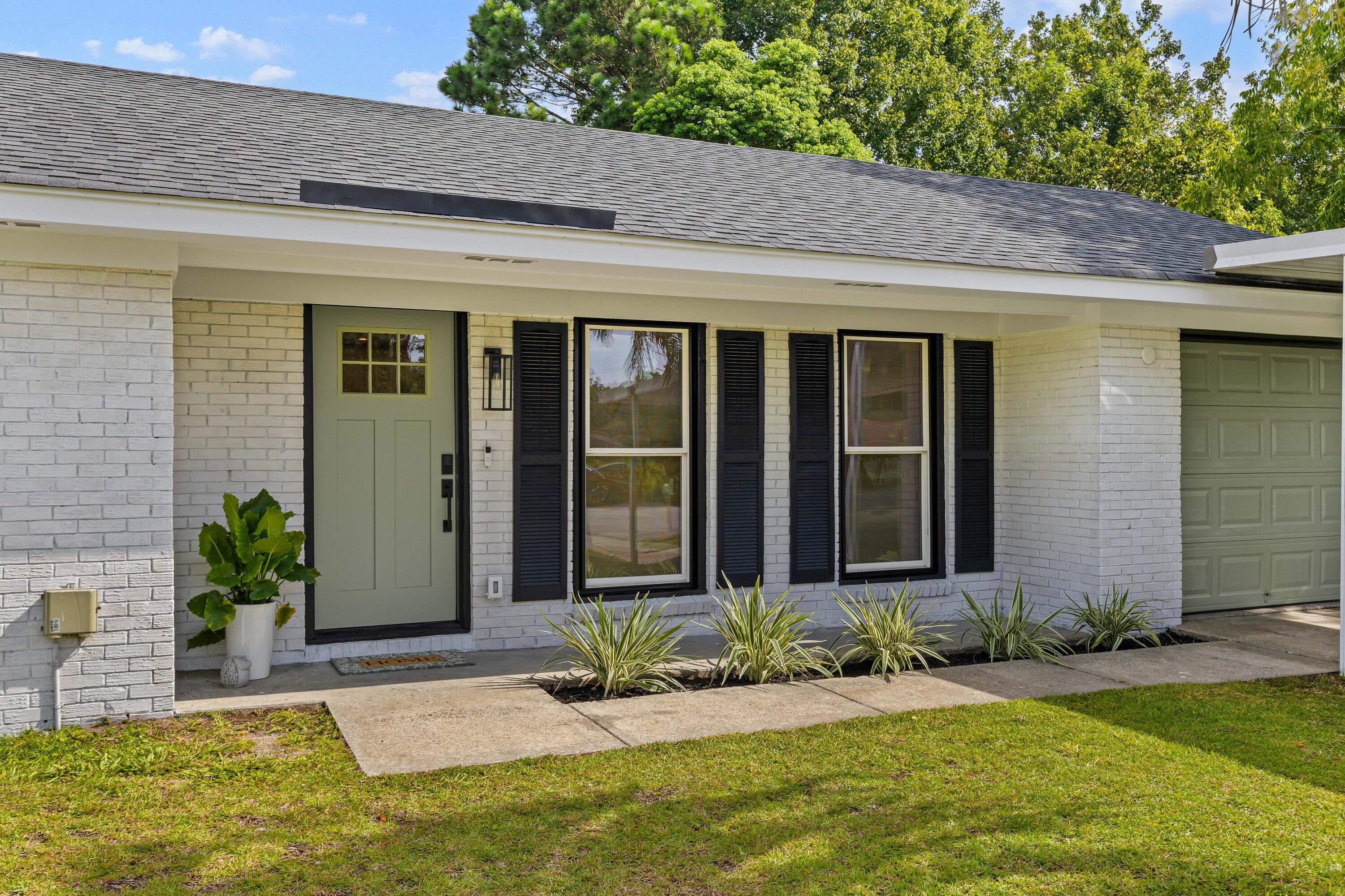 Property image 3 of 2723 Crestline Drive in Waylyn, North Charleston, SC 29405