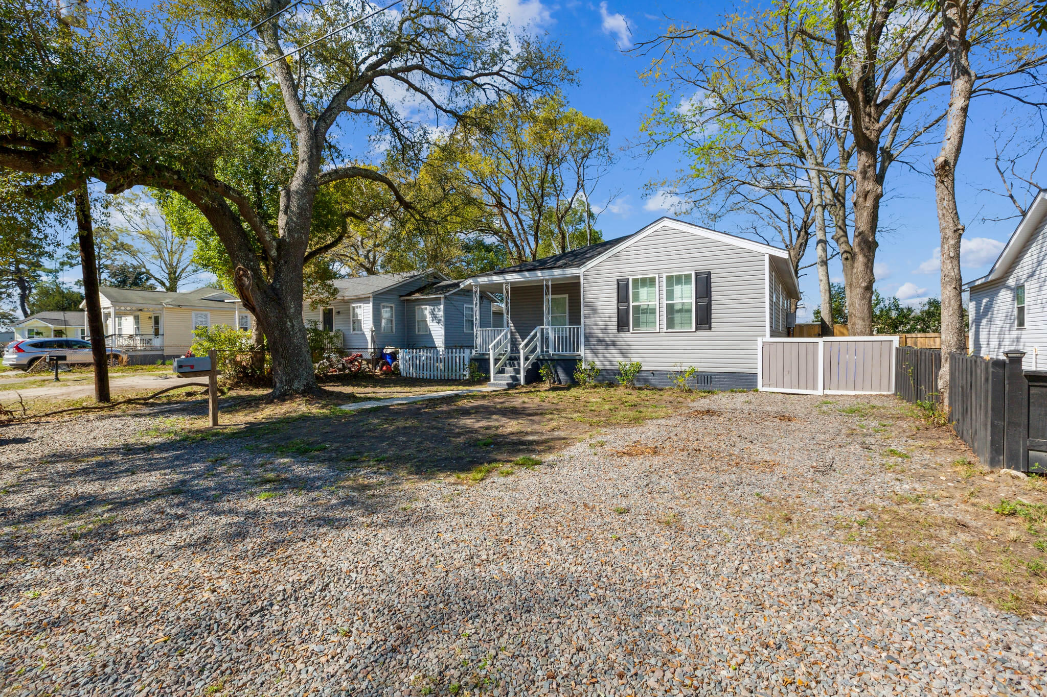 Property image 2 of 2925 Alabama Drive in Waylyn, North Charleston, SC 29405