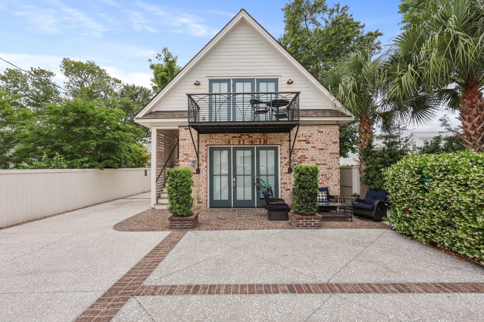 Property image 2 of 221 Ashley Avenue in Cannonborough-Elliotborough, Charleston, SC 29403