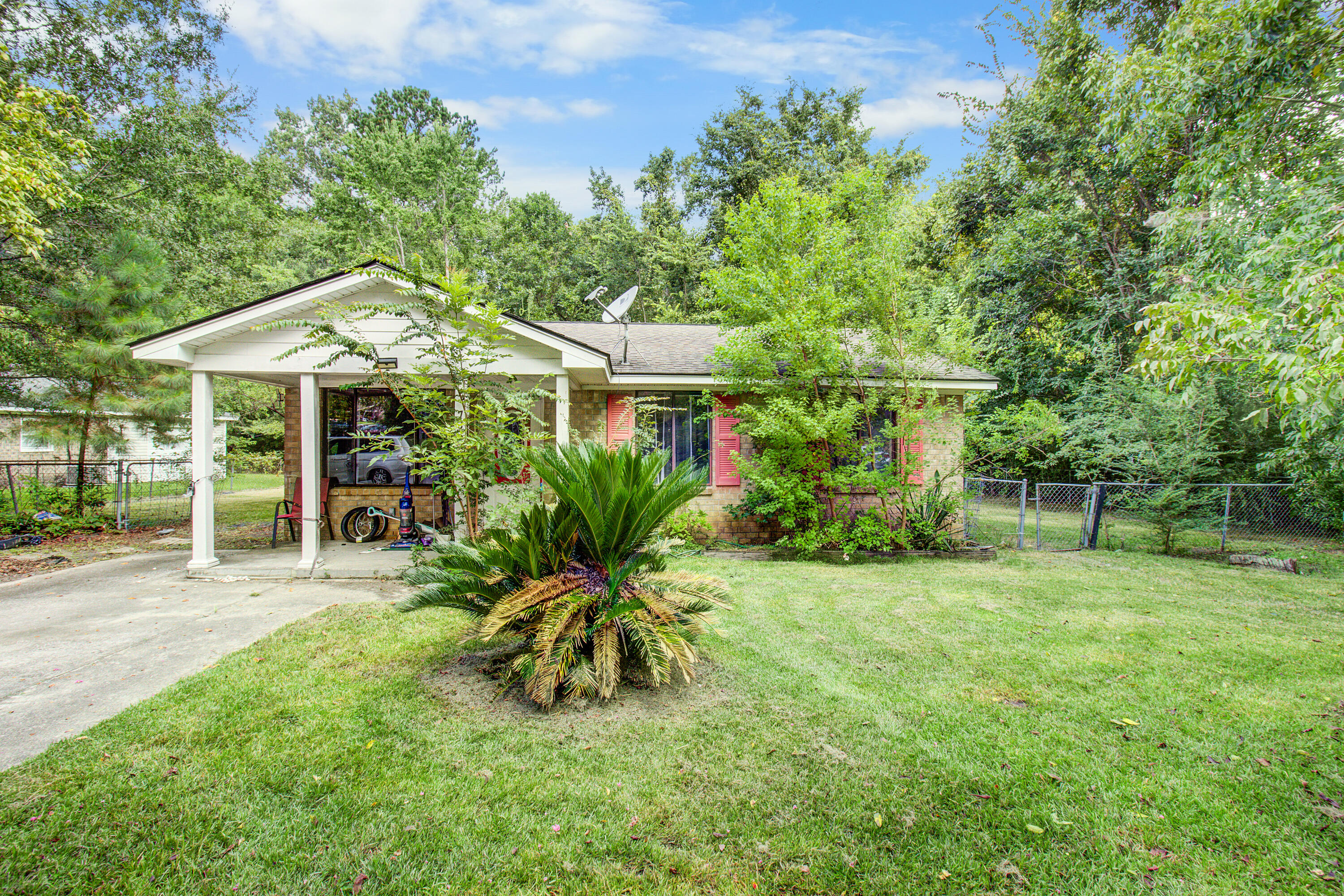Property image 2 of 73 Oak Grove Road in Willowbrook, Goose Creek, SC 29445