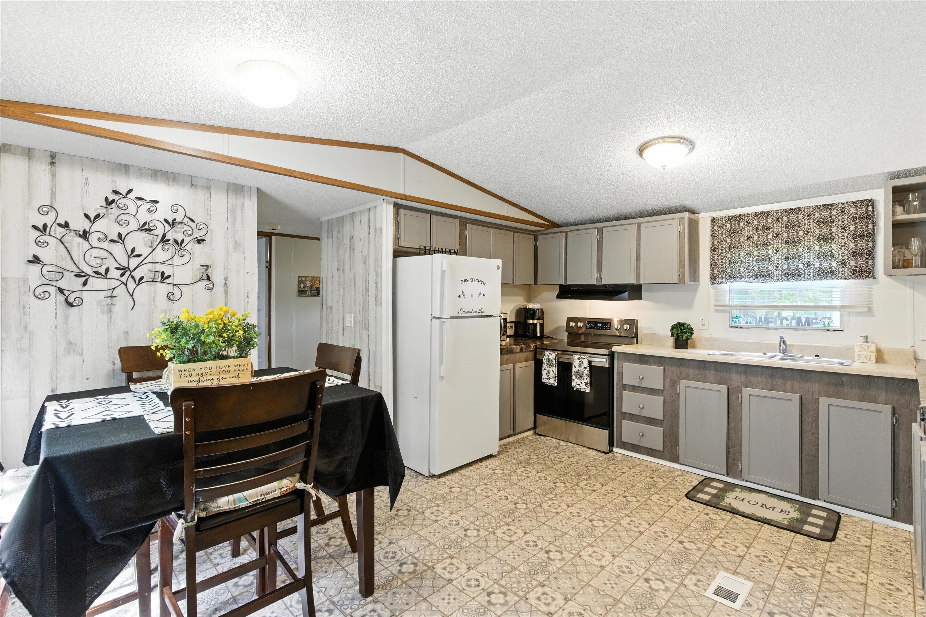 Property image 4 of 175 Koger Drive in Pinehill Acres, Summerville, SC 29483
