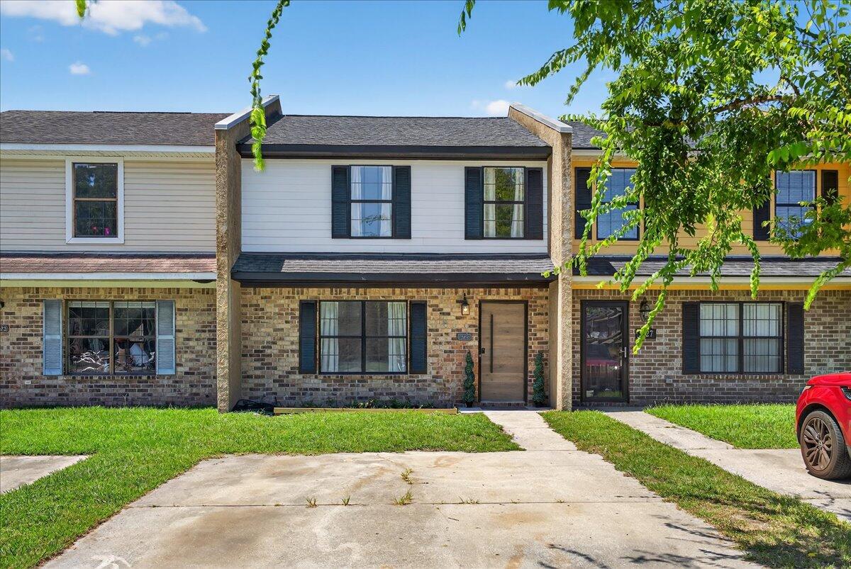Property image 2 of 5725 Dewsbury Lane in Collins Park Villas, North Charleston, SC 29418