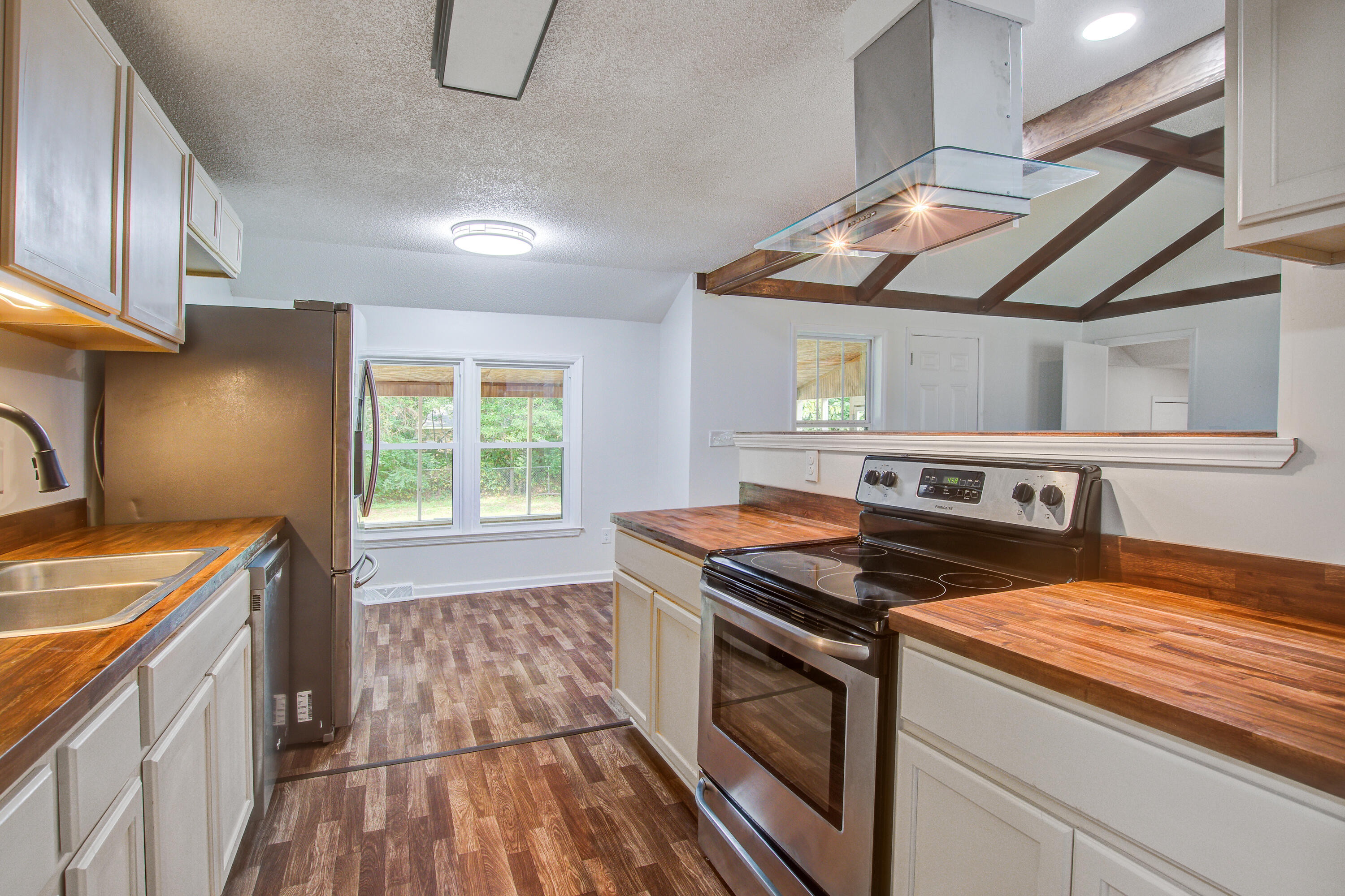 Property image 4 of 206 Terry Avenue in Greenhurst, Summerville, SC 29485