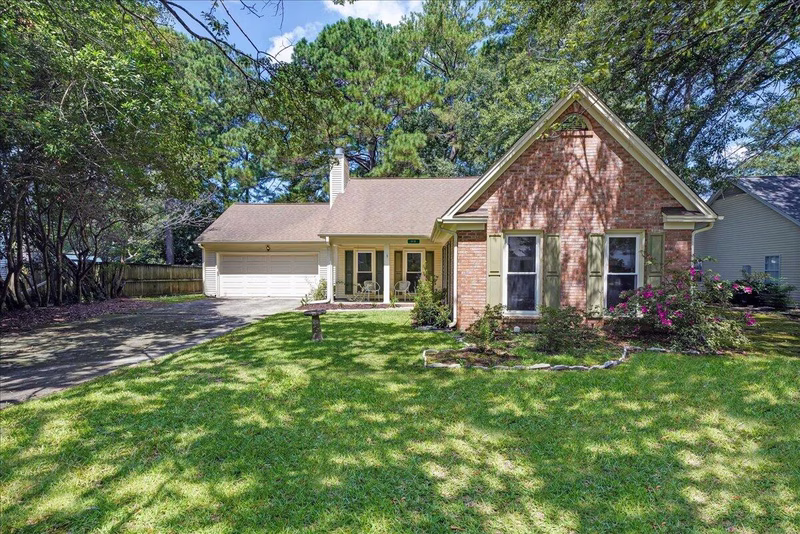 115 St Awdry Street