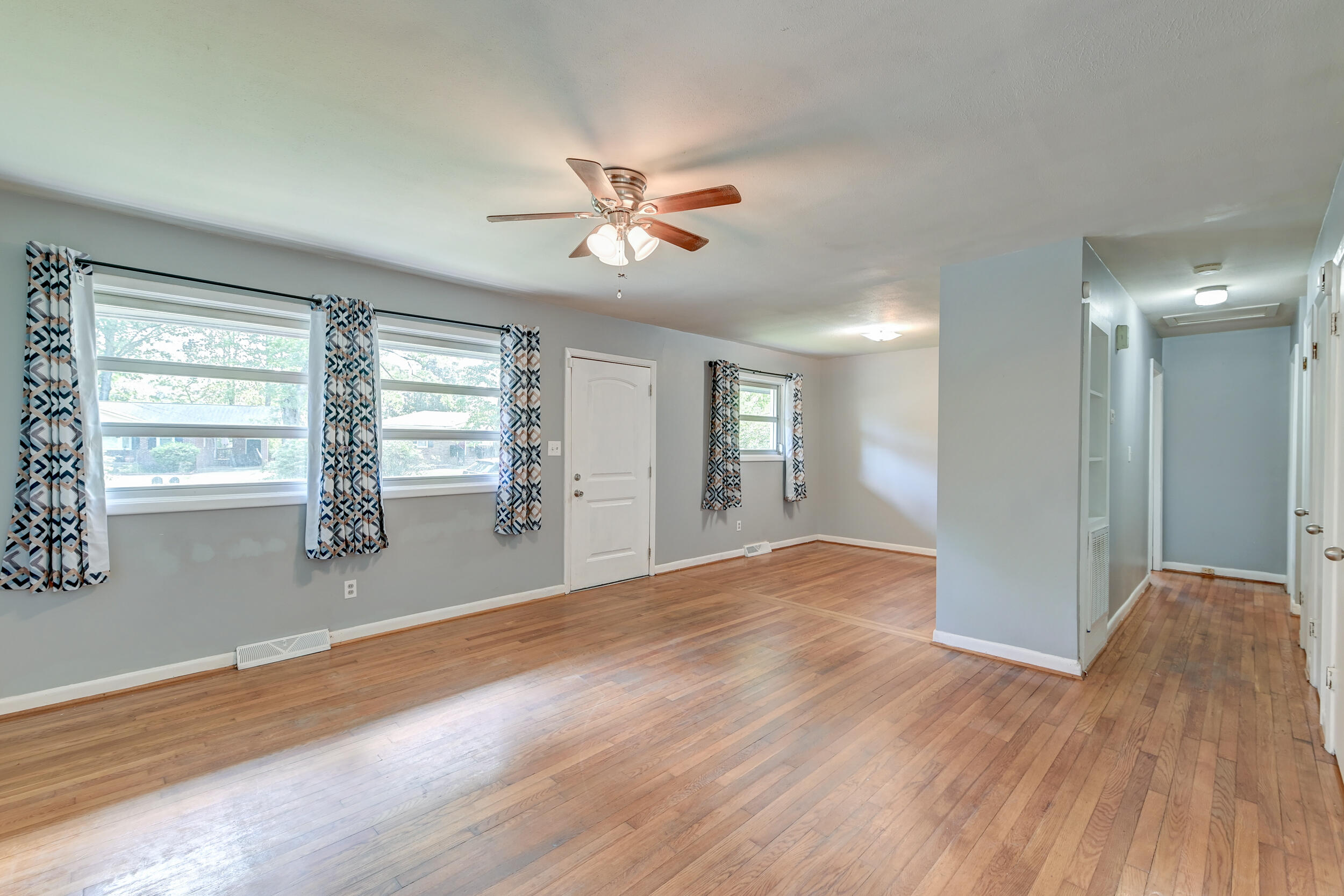 Property image 4 of 108 Helen Drive in Summerville Heights, Summerville, SC 29483