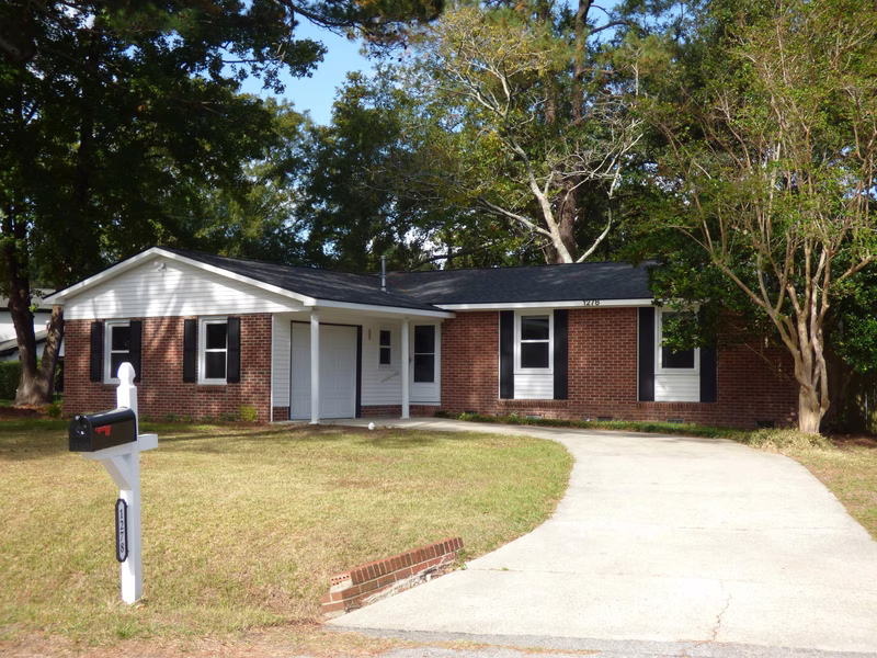 Lenevar, Charleston Community