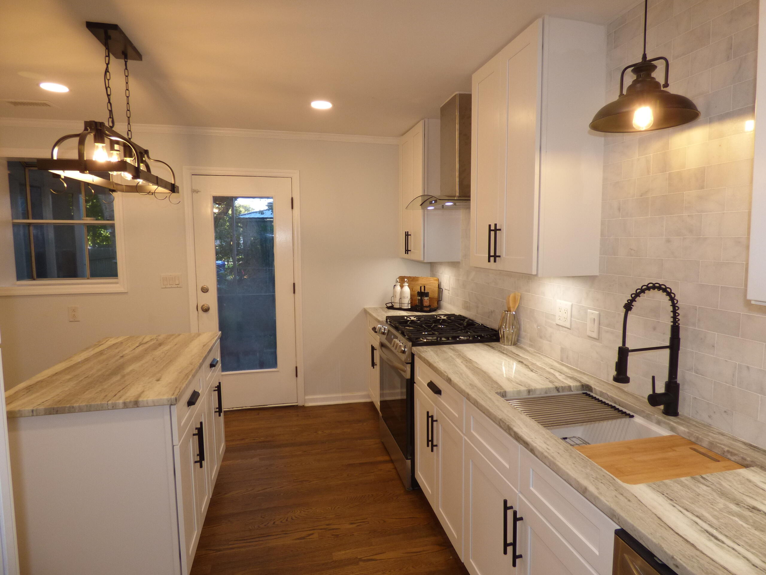Property image 3 of 1278 S Lenevar Drive in Lenevar, Charleston, SC 29407