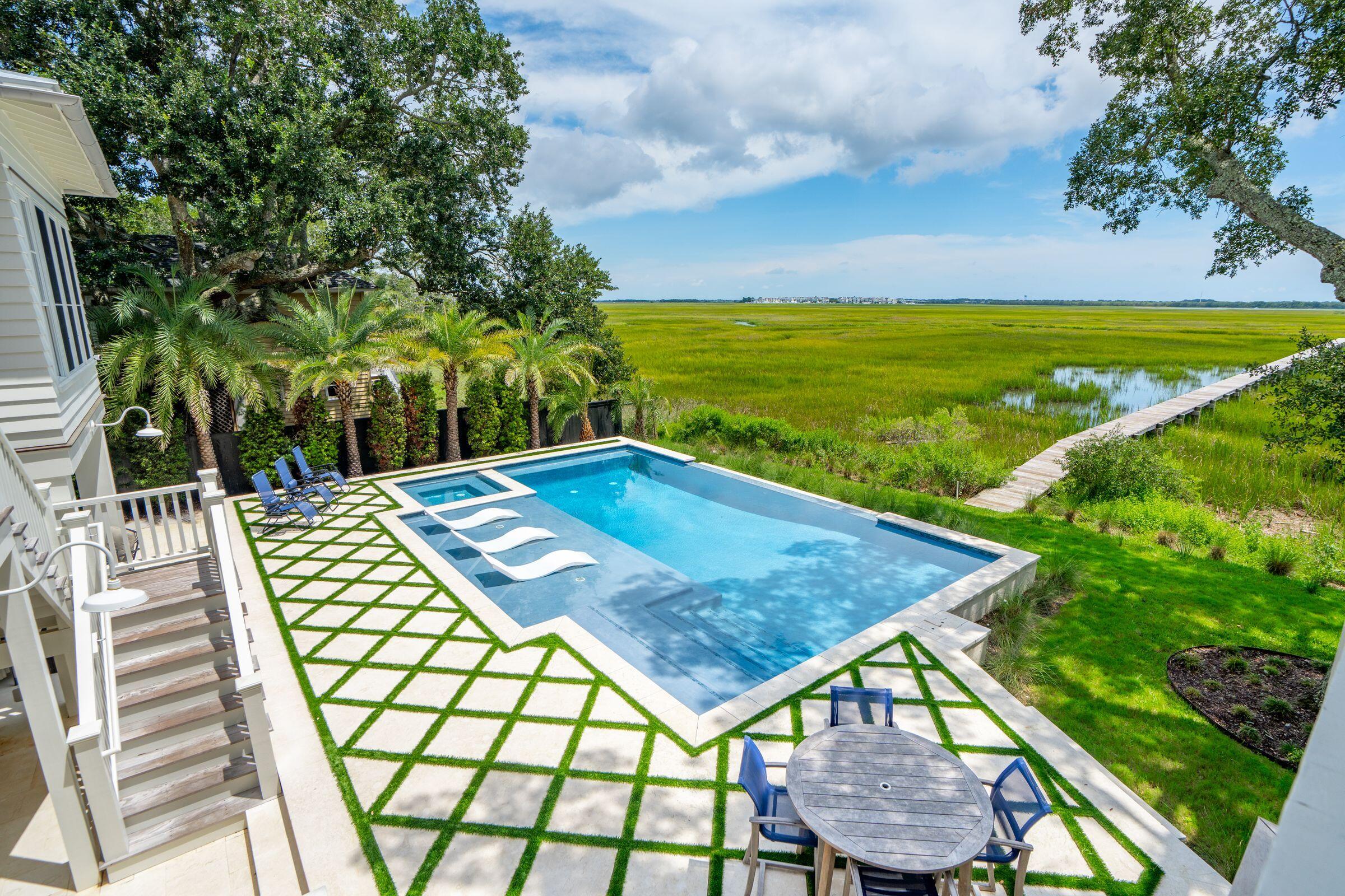Property image 2 of 967 Royall Avenue in Old Village, Mount Pleasant, SC 29464