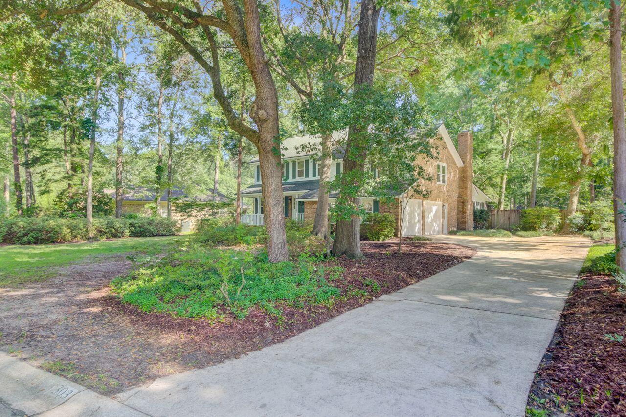 Property image 2 of 303 High Grove Road in Ashborough East, Summerville, SC 29485