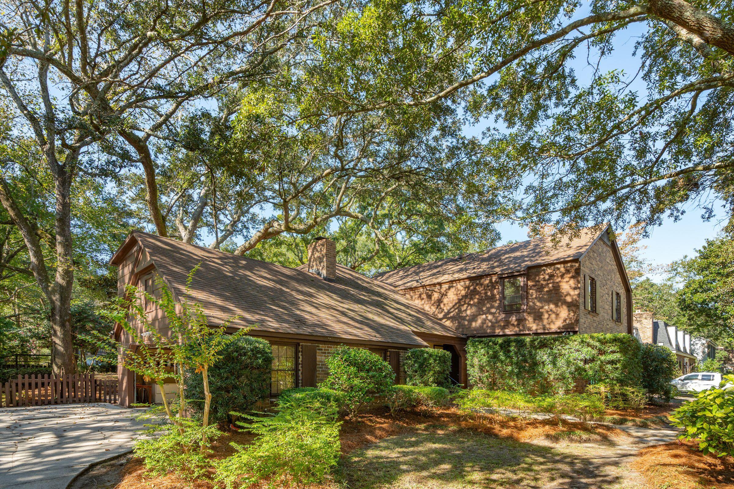 Property image 2 of 810 Creekside Drive in Creekside Park, Mount Pleasant, SC 29464