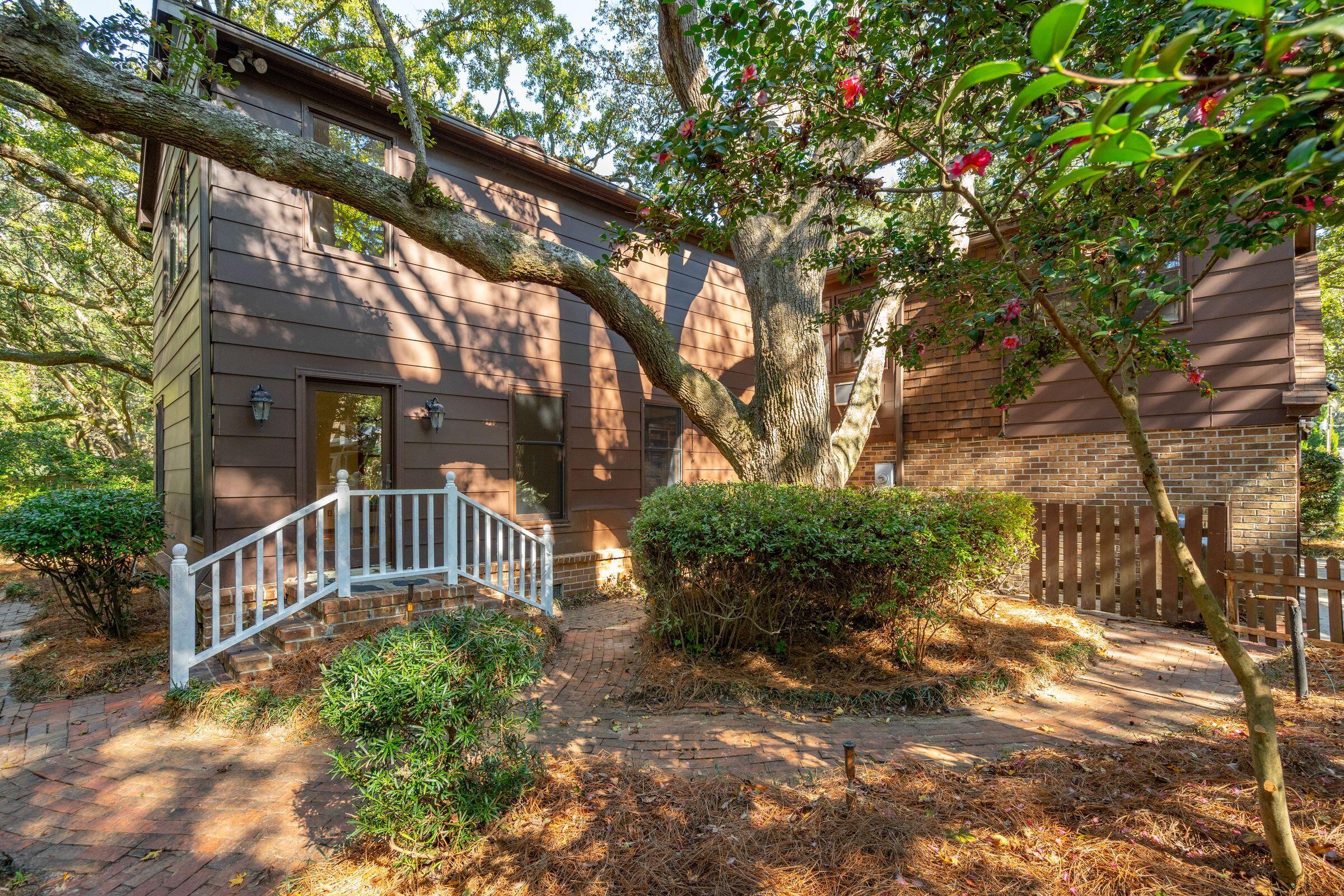 Property image 5 of 810 Creekside Drive in Creekside Park, Mount Pleasant, SC 29464