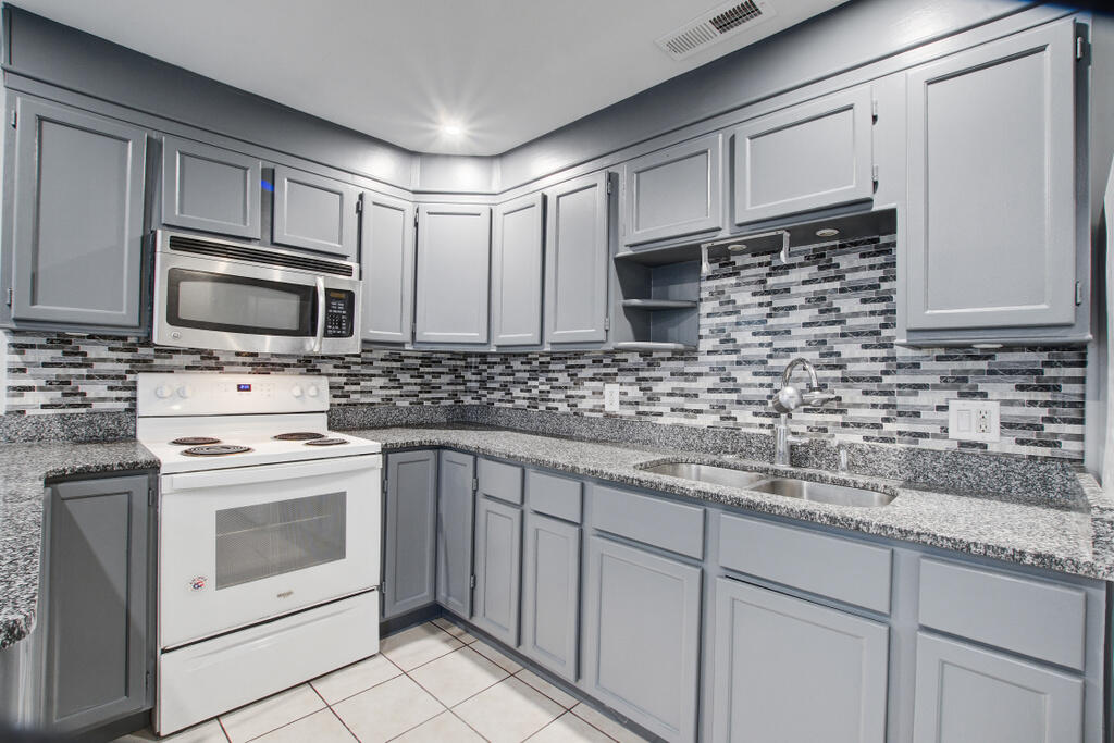 Property image 3 of 1112 Yeamans Hall Road in Yeamans Park, Hanahan, SC 29410
