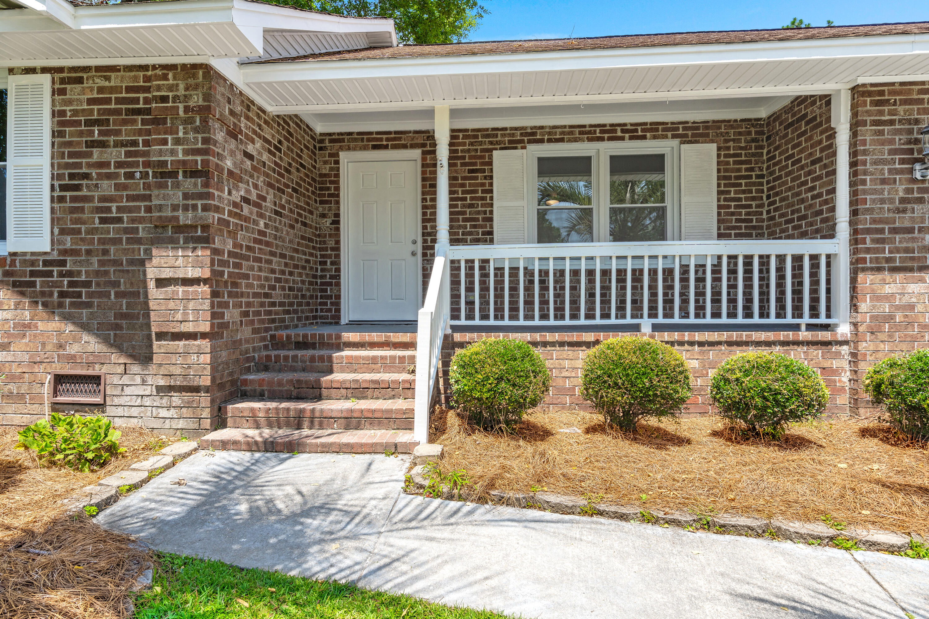 Property image 4 of 116 Ruffin Road in Sangaree, Summerville, SC 29486