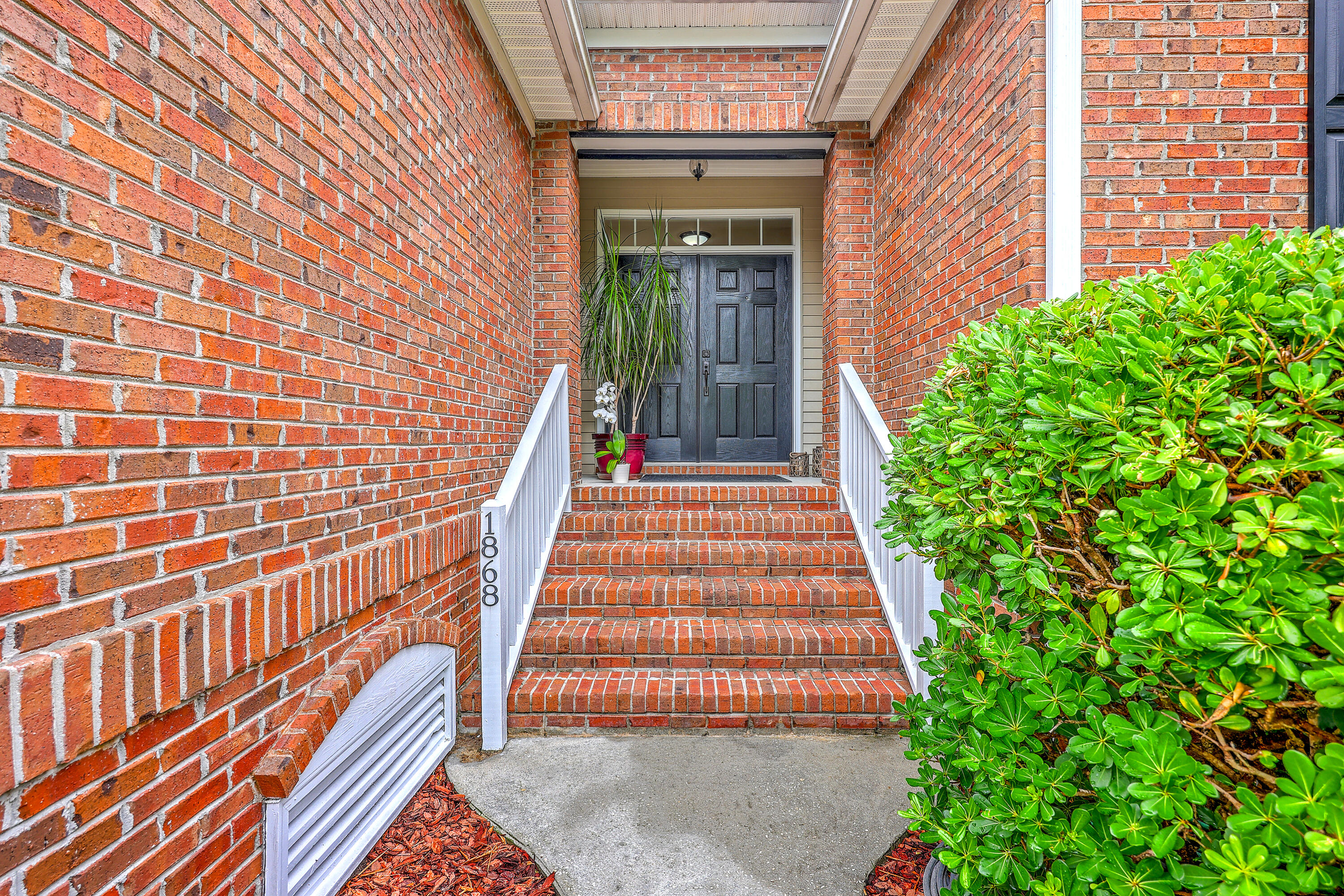 Property image 3 of 1868 Palmetto Isle Drive in Rivertowne Country Club, Mount Pleasant, SC 29466