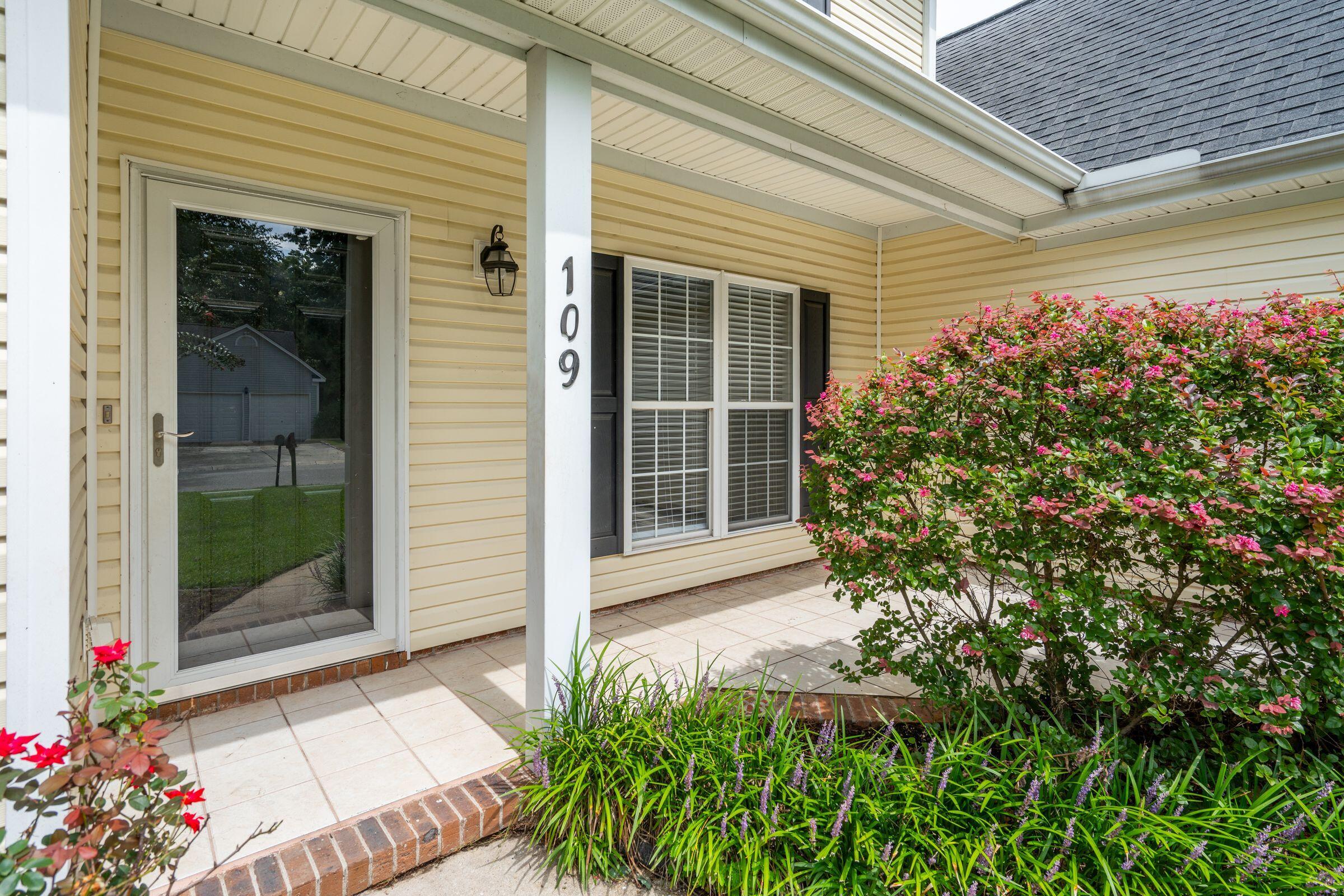 Property image 5 of 109 Thomaston Avenue in Brandymill, Summerville, SC 29485