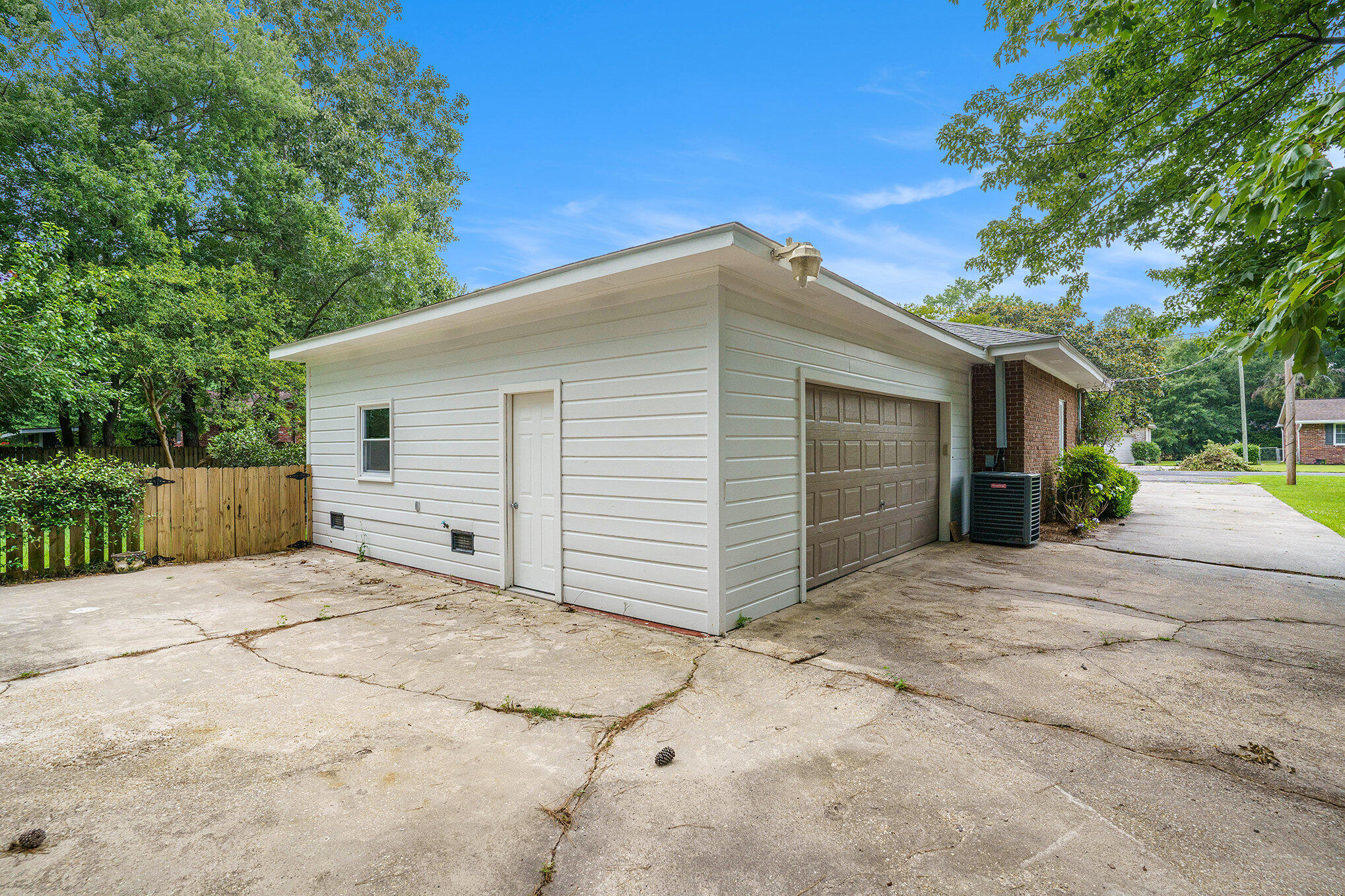 Property image 2 of 1833 Saint Julian Drive in West Ashley Plantation, Charleston, SC 29407