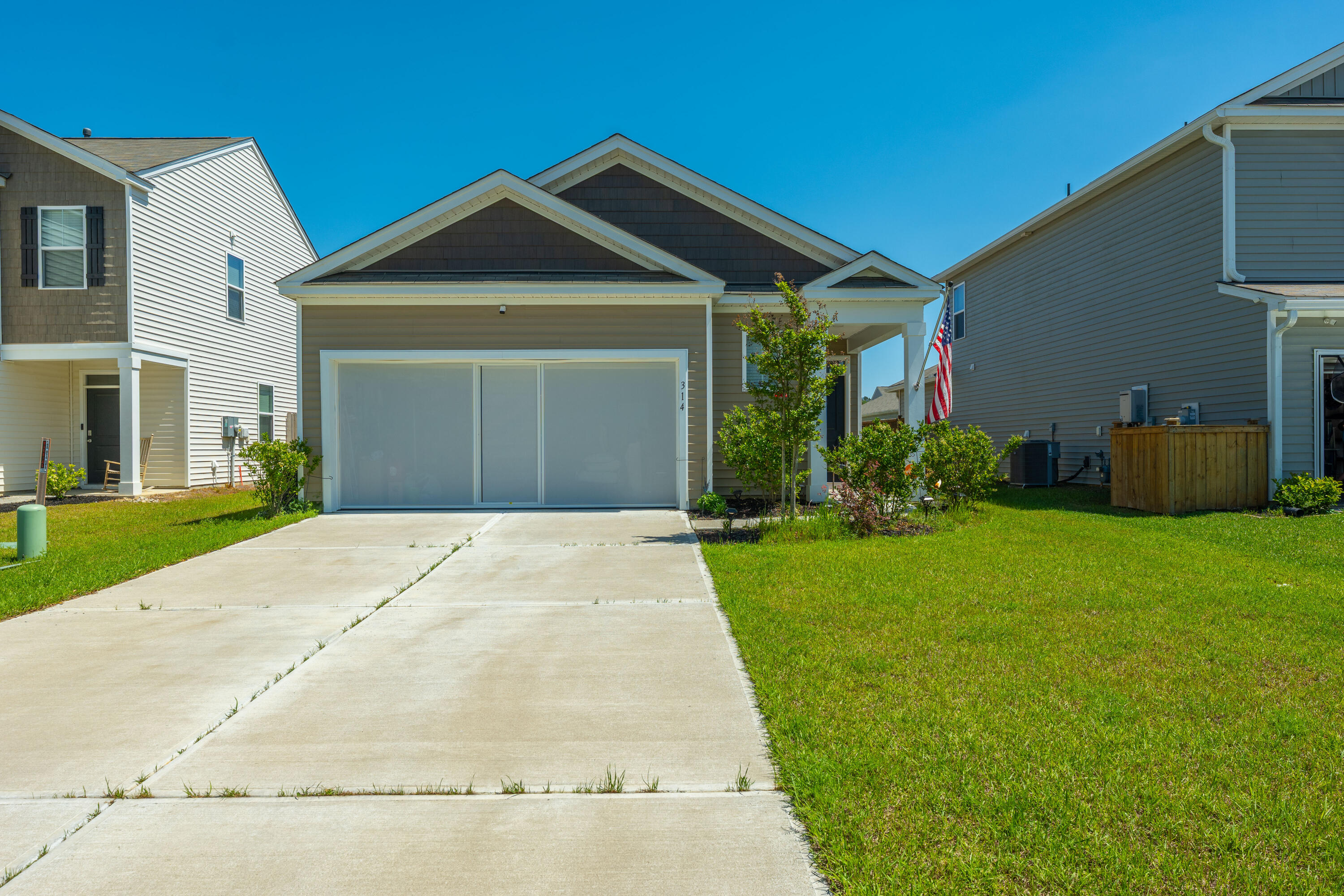 Property image 2 of 314 Bear Paw Lane in Cane Bay Plantation, Summerville, SC 29486