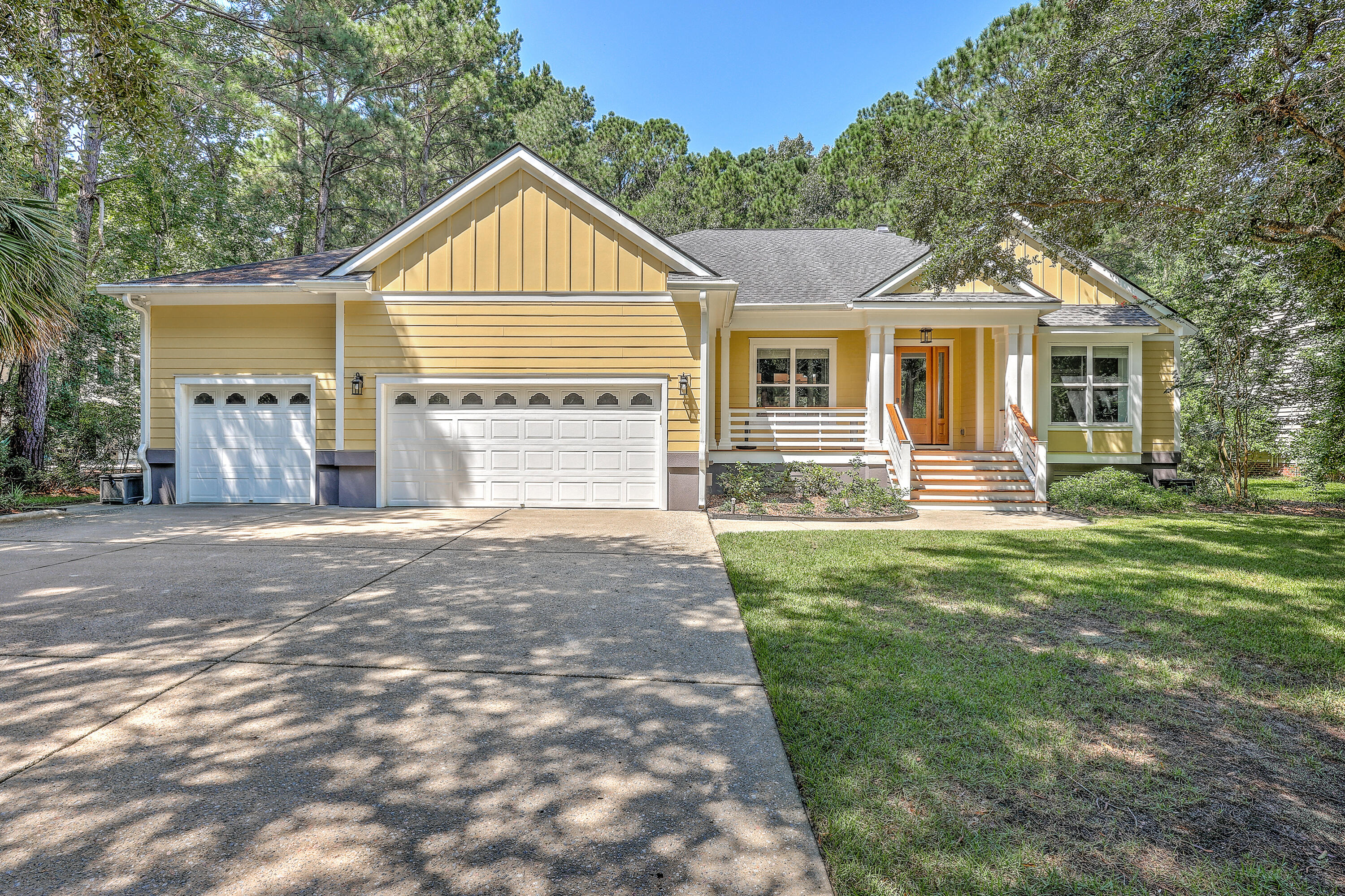 Property image 2 of 3723 Saint Ellens Drive in Darrell Creek, Mount Pleasant, SC 29466