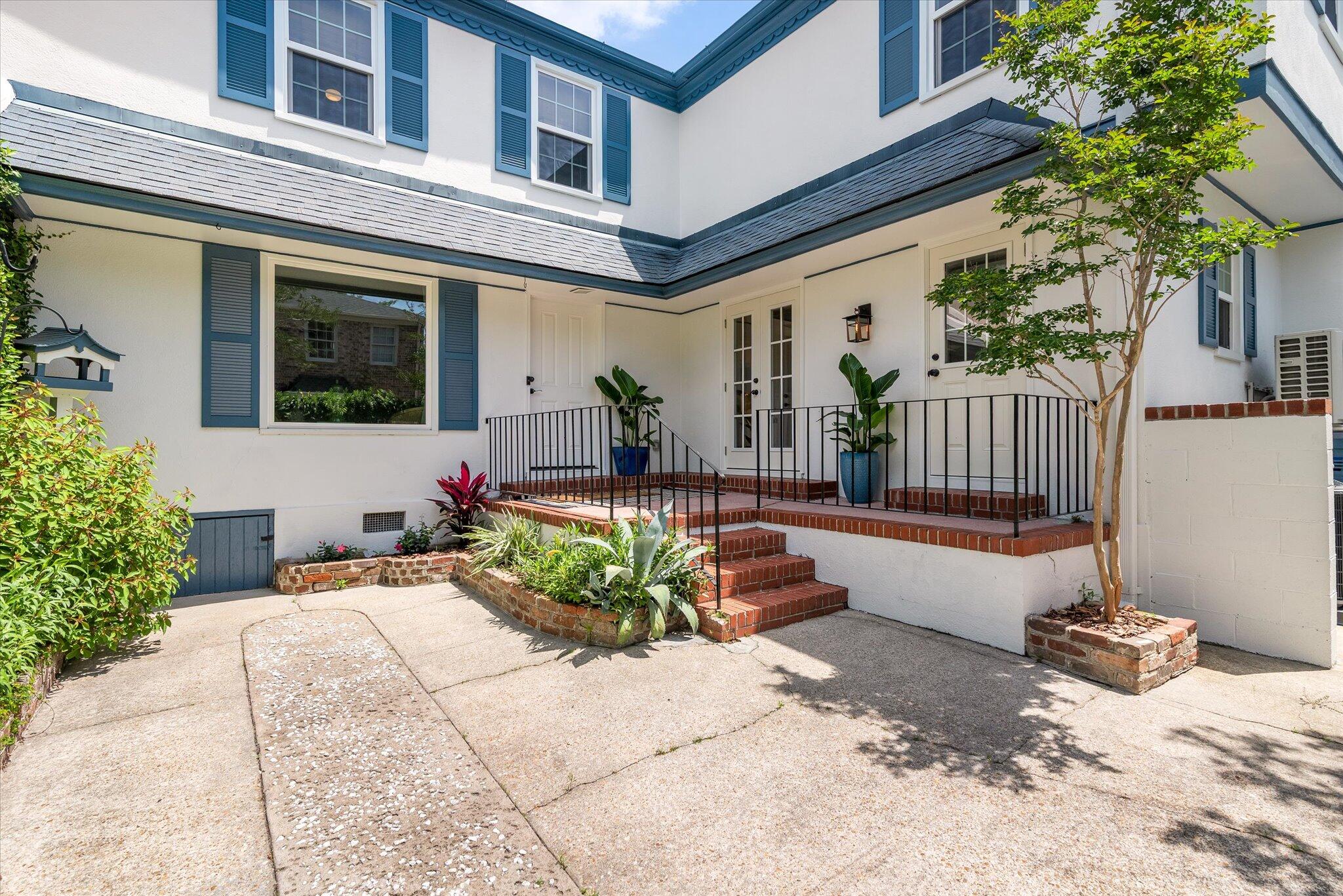 Property image 3 of 8 Poulnot Lane in Harleston Village, Charleston, SC 29401