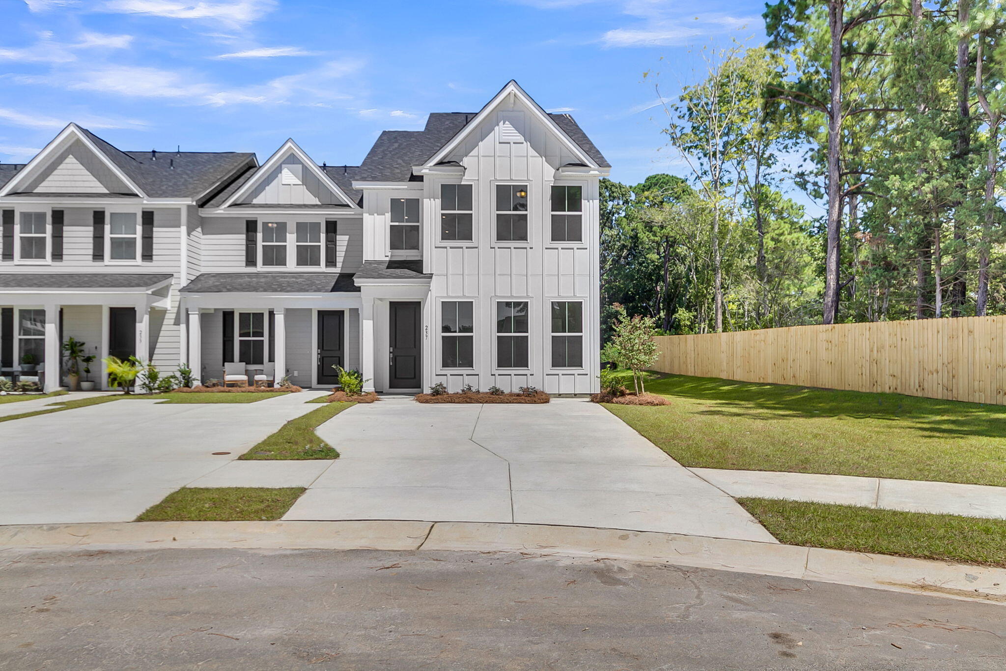 Property image 2 of 813 Alma Square Drive in Abbey Walk, Moncks Corner, SC 29461