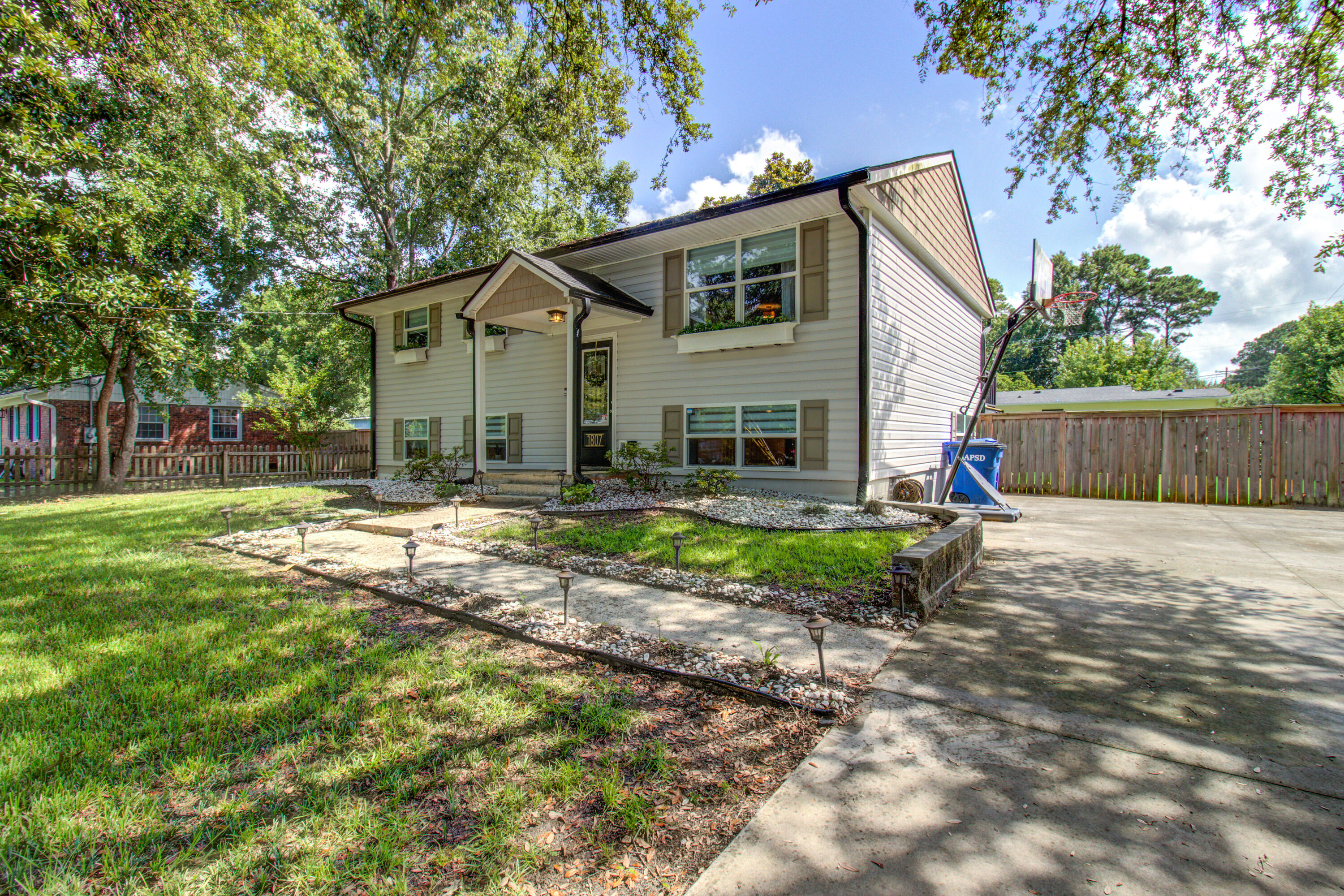 Property image 2 of 1807 Debbenshire Drive in West Ashley Plantation, Charleston, SC 29407