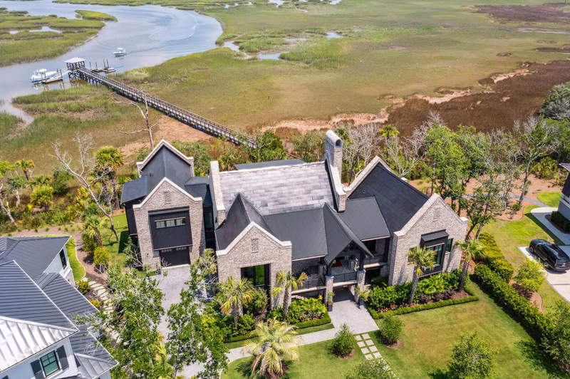 Daniel Island, Charleston Community