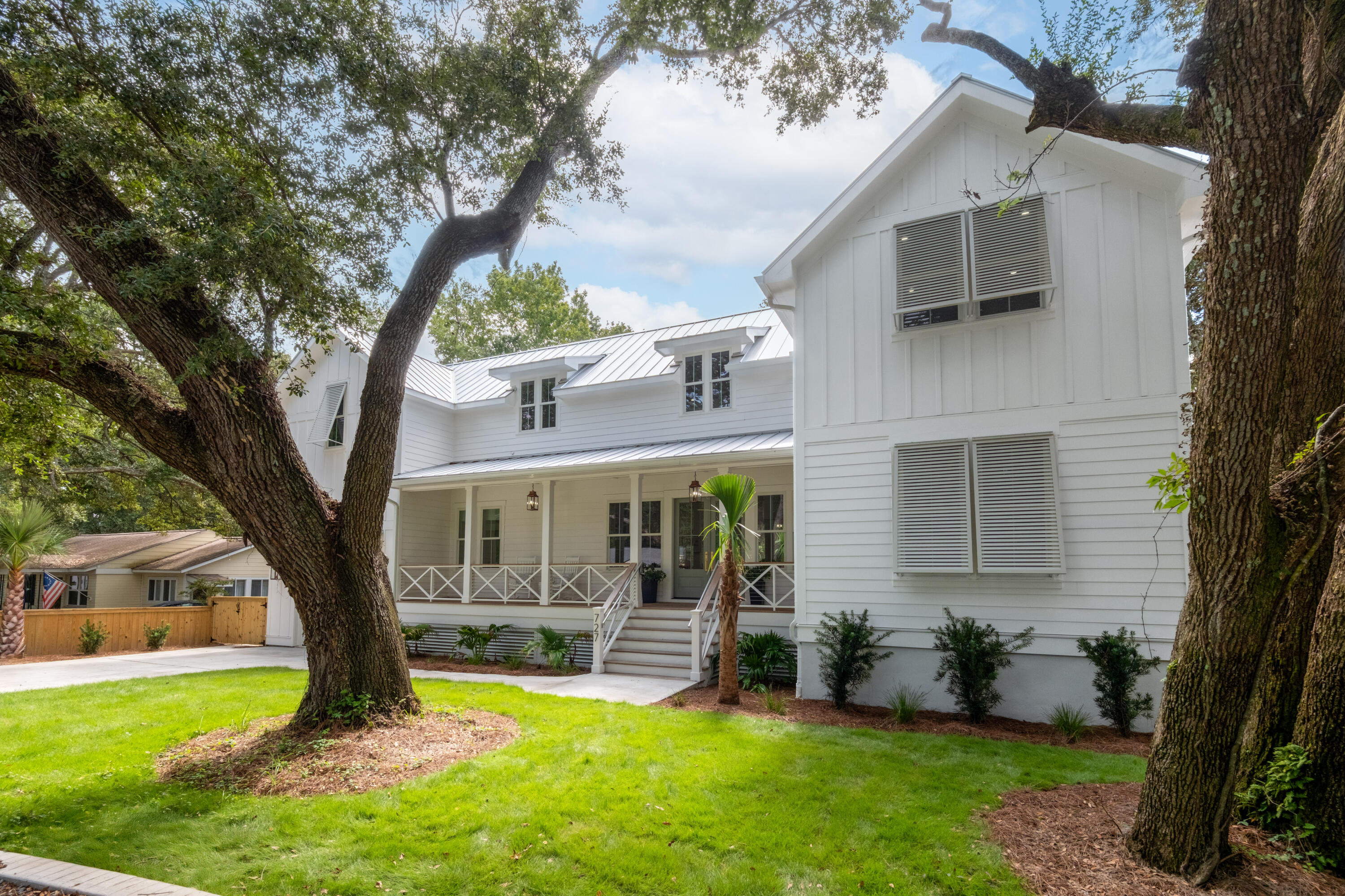 Property image 2 of 727 Mccants Drive in Old Mt Pleasant, Mount Pleasant, SC 29464