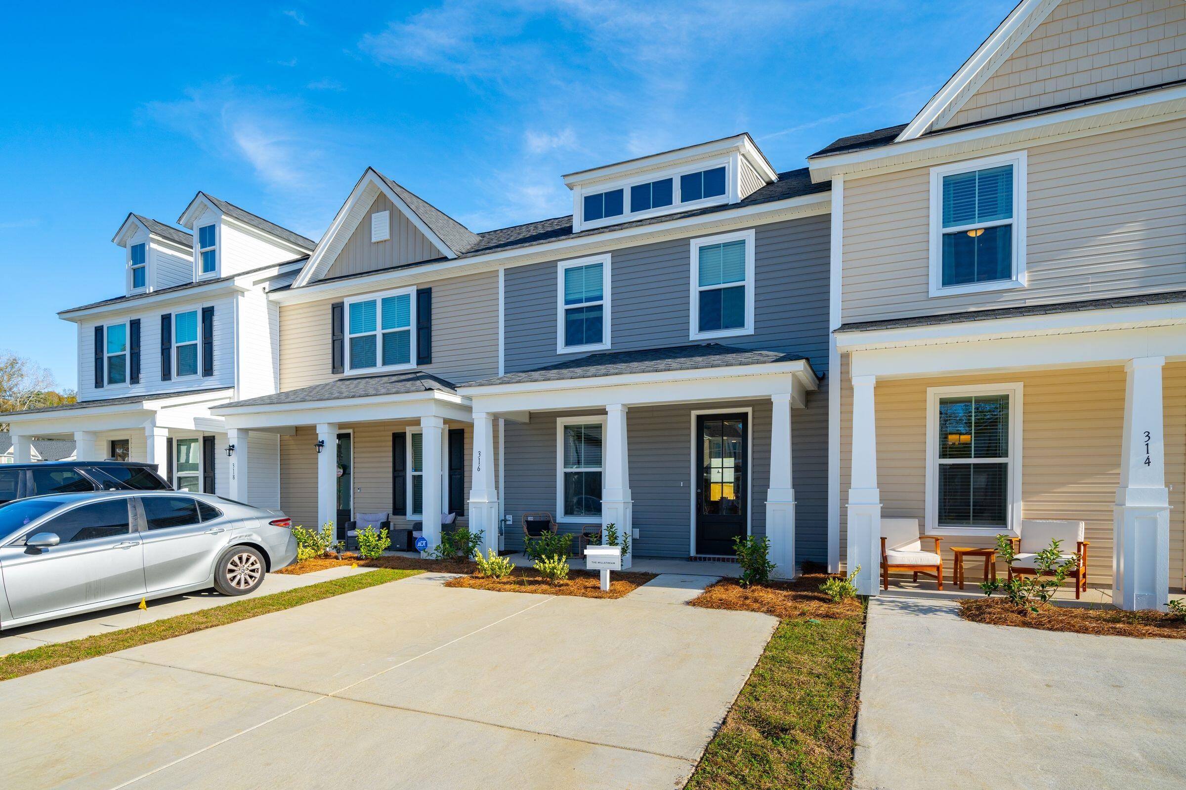 Property image 3 of 814 Alma Square Drive in Abbey Walk, Moncks Corner, SC 29461