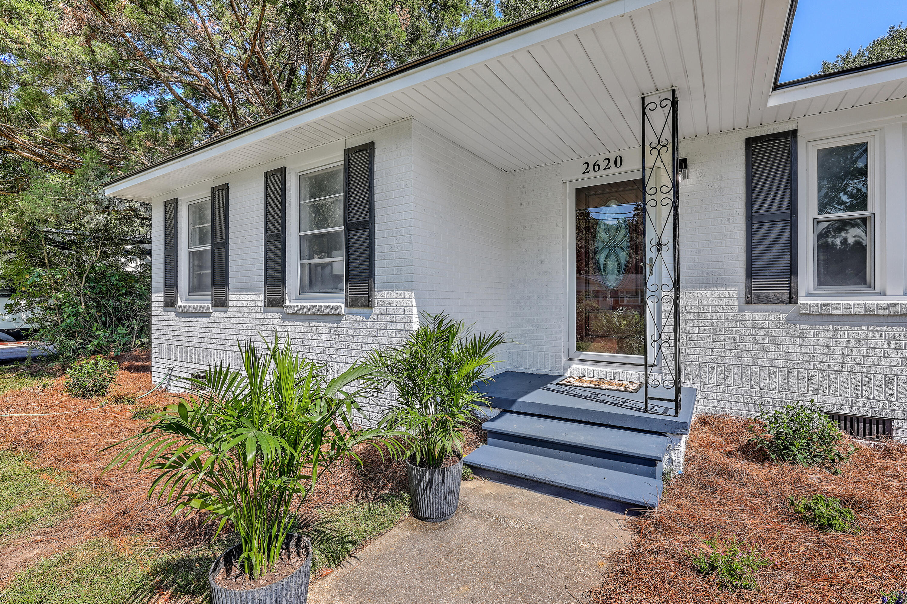 Property image 3 of 2620 Mona Avenue in Springfield, Charleston, SC 29414