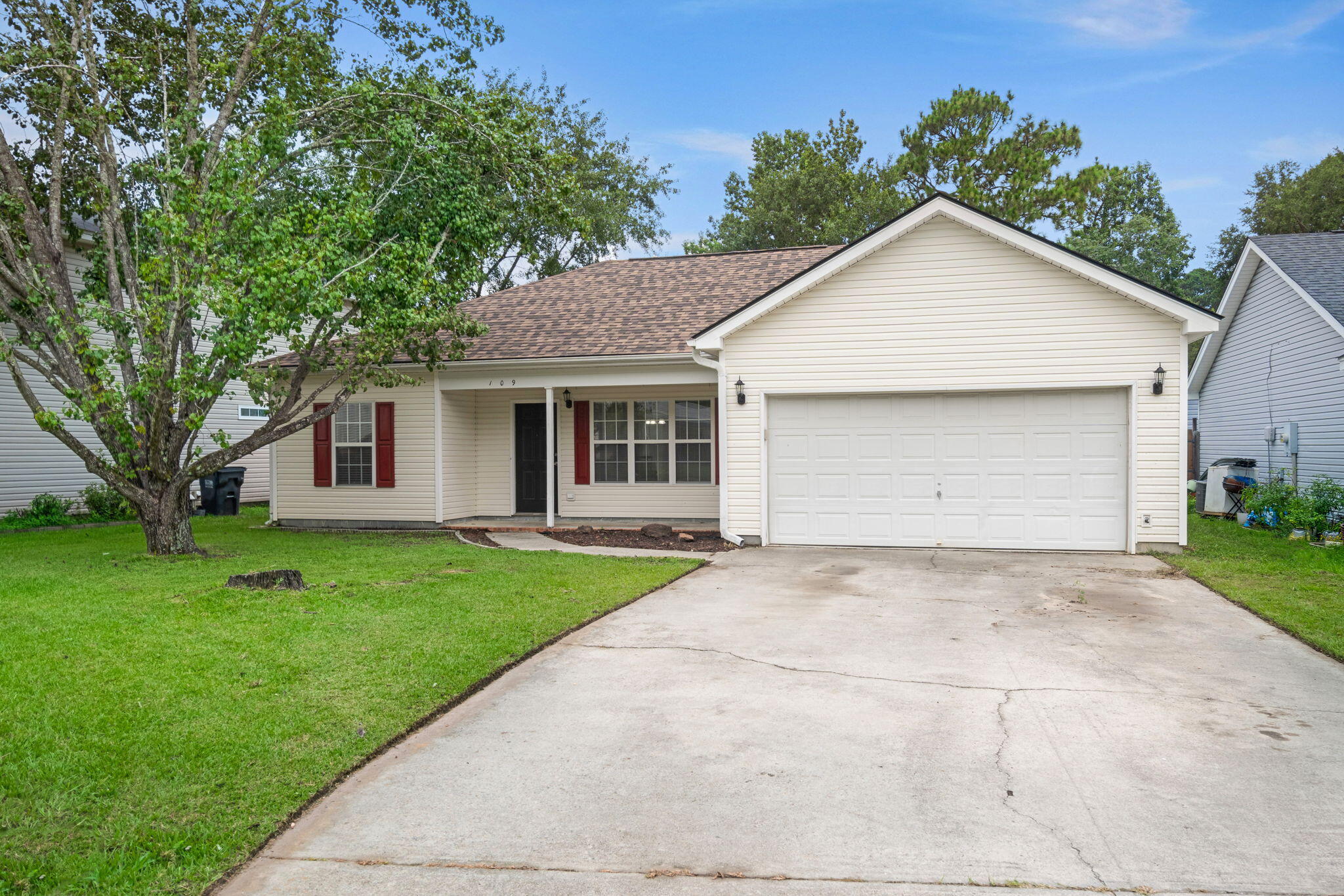 Property image 2 of 109 Wisertia Court in Sangaree, Summerville, SC 29486