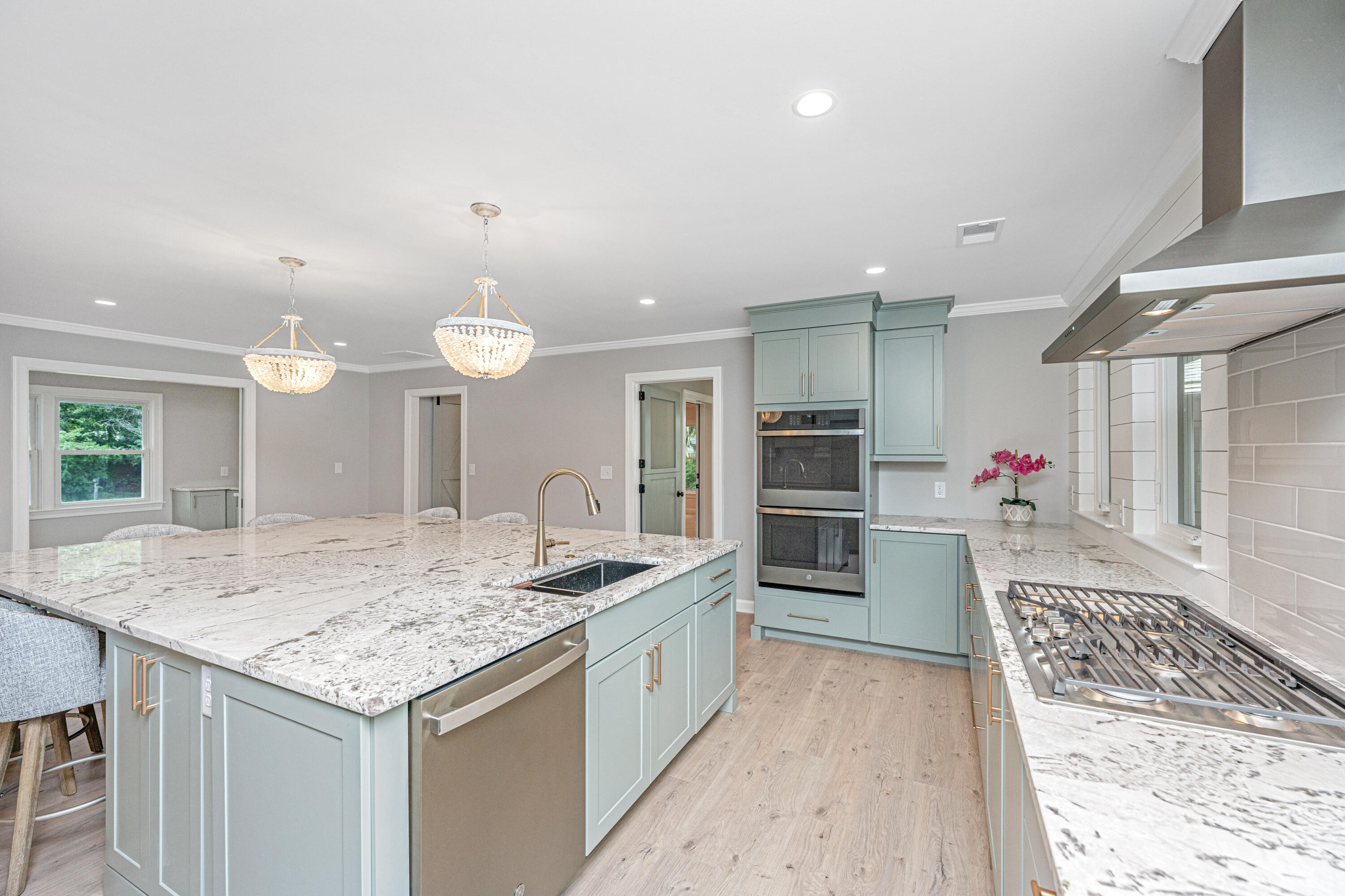 Property image 2 of 881 Evans Road in Fort Johnson Estates, Charleston, SC 29412