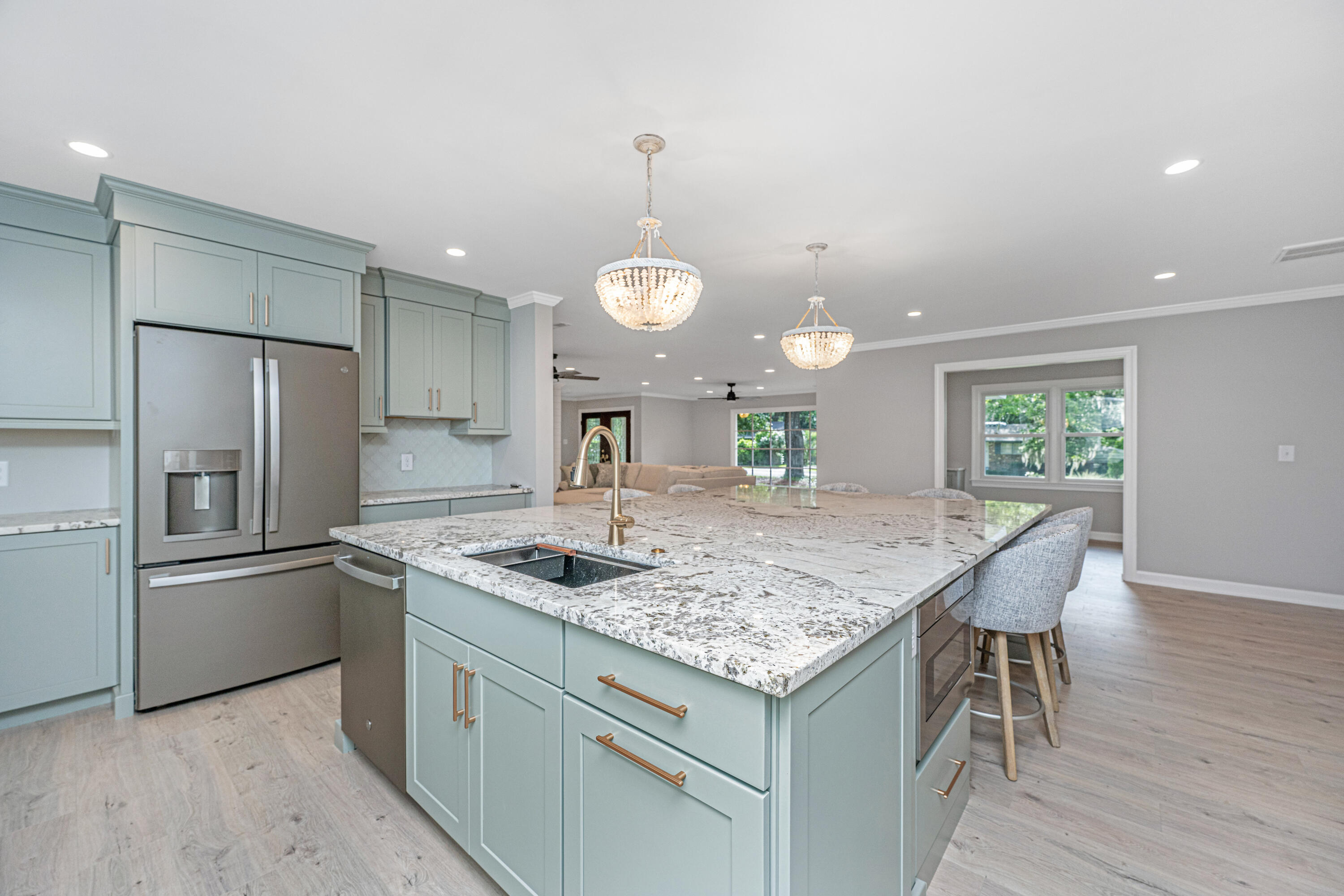Property image 3 of 881 Evans Road in Fort Johnson Estates, Charleston, SC 29412