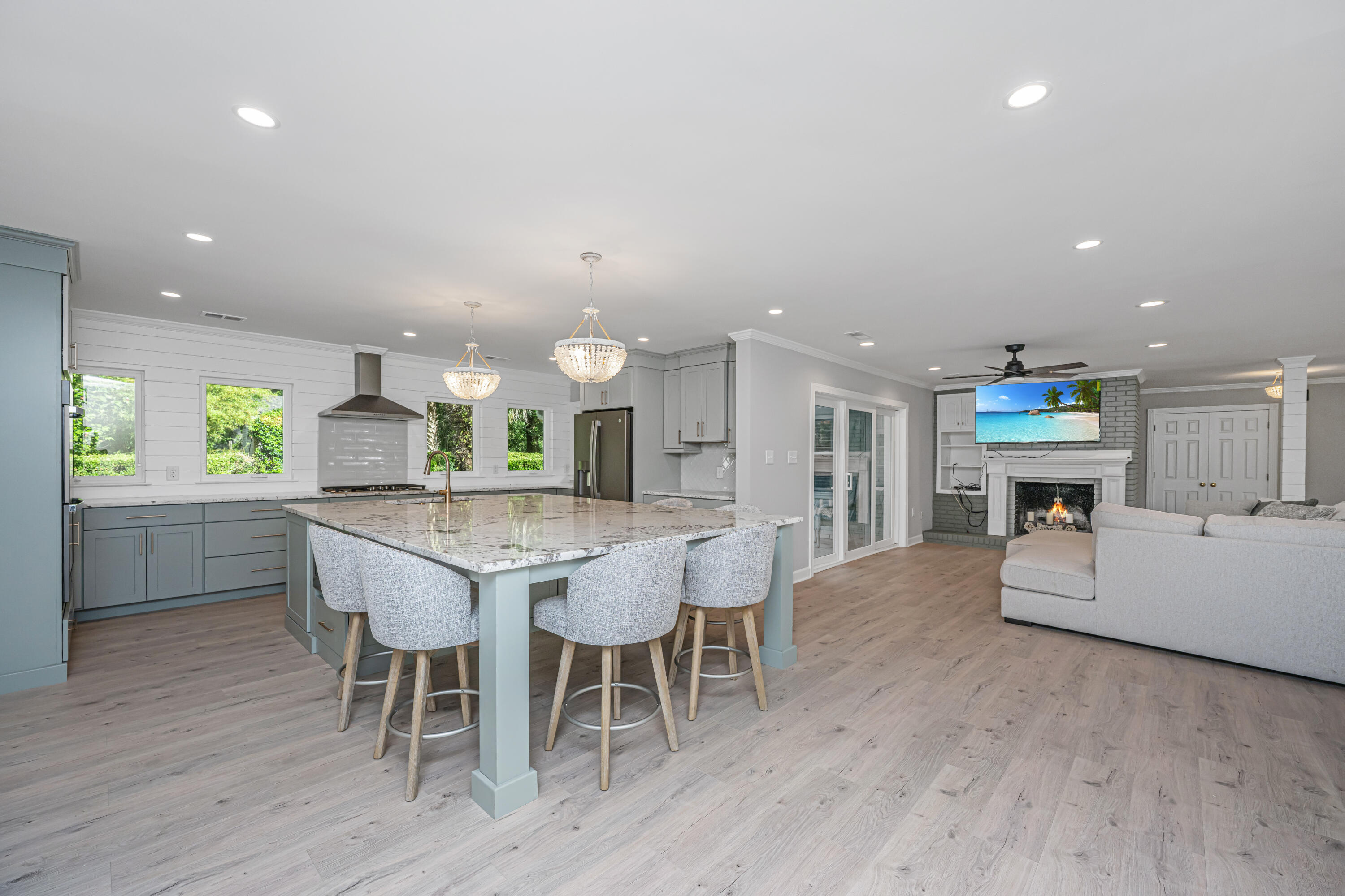 Property image 5 of 881 Evans Road in Fort Johnson Estates, Charleston, SC 29412
