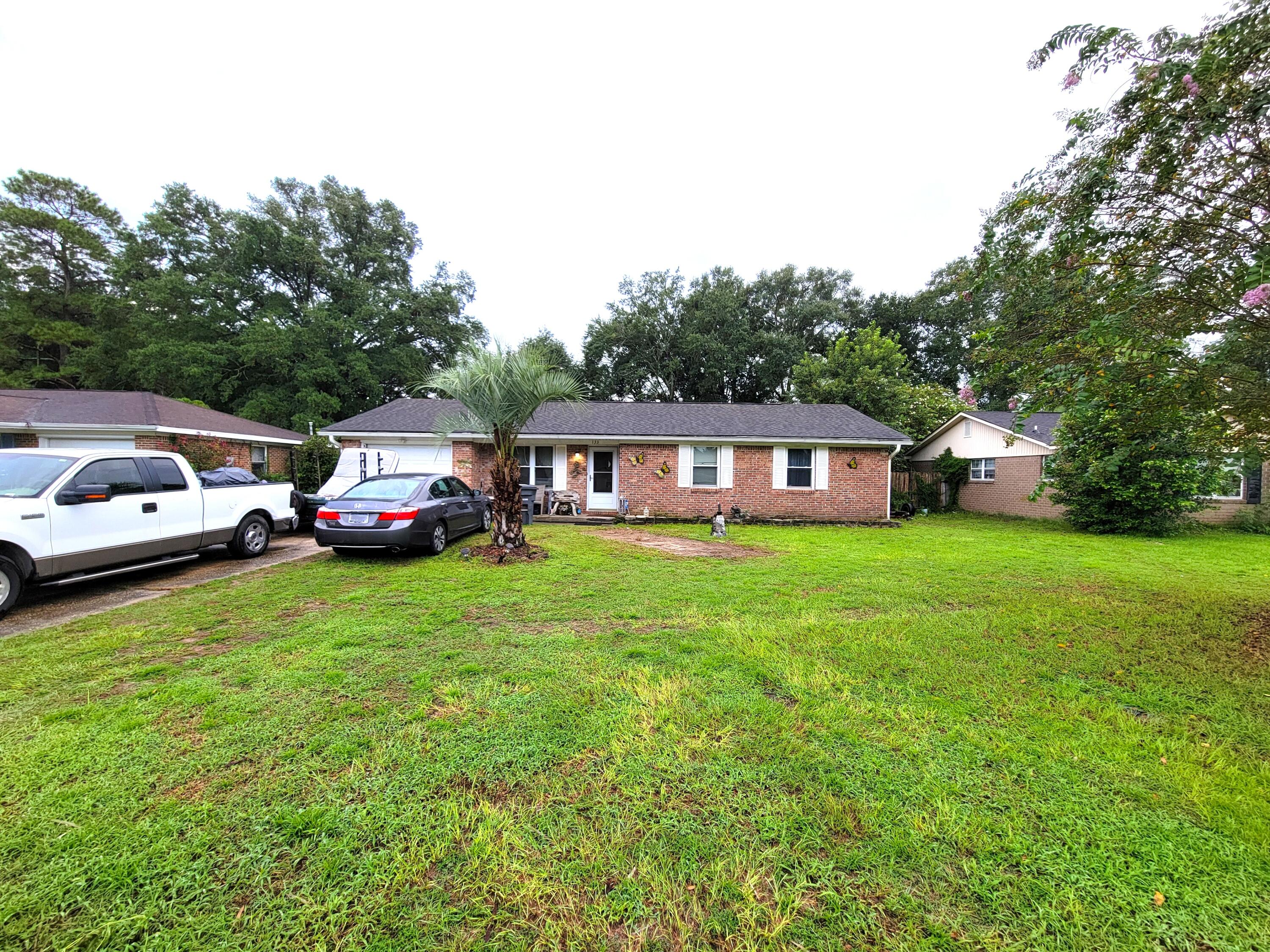 Property image 2 of 133 E Edgefield Drive in Crestwood, Summerville, SC 29483