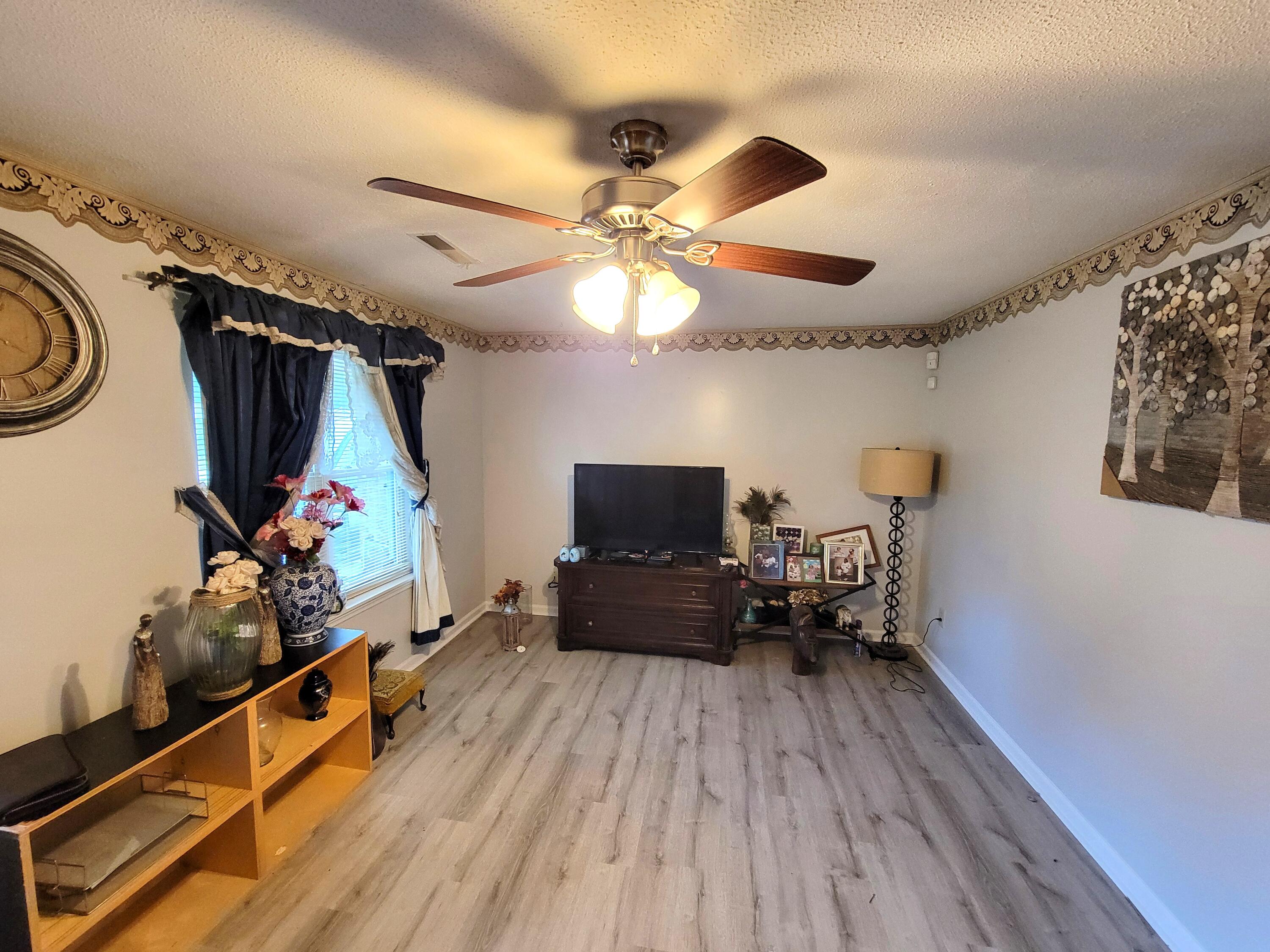 Property image 3 of 133 E Edgefield Drive in Crestwood, Summerville, SC 29483