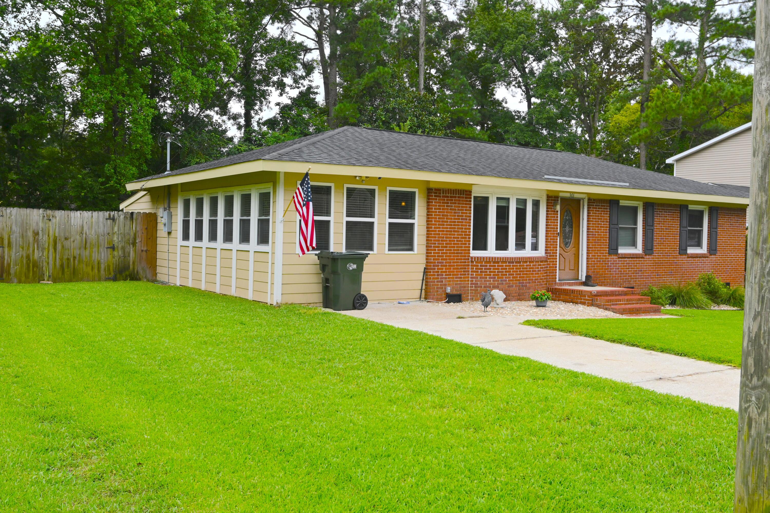 Property image 2 of 301 Farm Road in Pineview Hills, Goose Creek, SC 29445