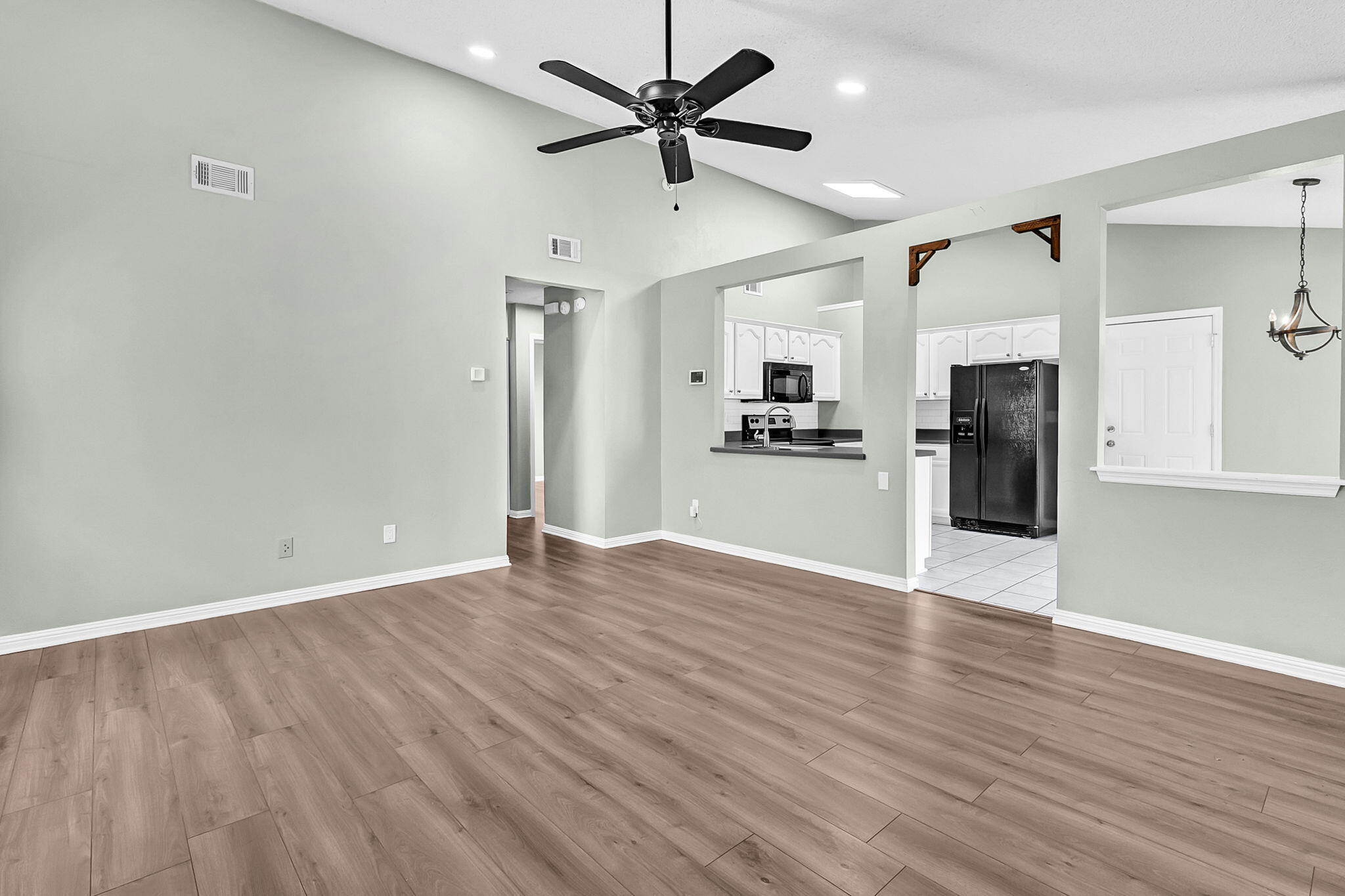 Property image 4 of 122 Robert Drive in Moss Point, Ladson, SC 29456