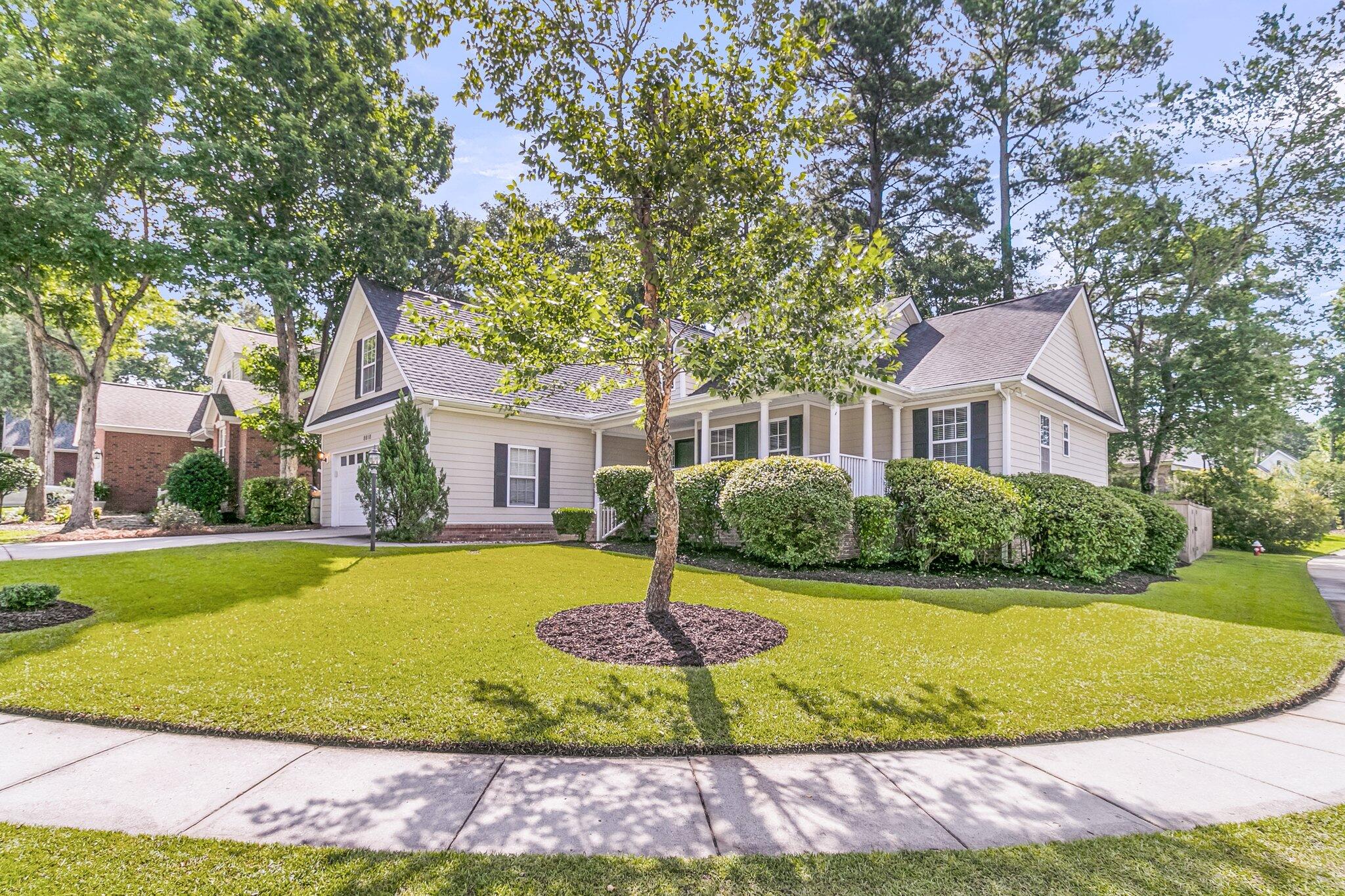 Property image 2 of 8618 Woodland Walk in Coosaw Creek Country Club, North Charleston, SC 29420