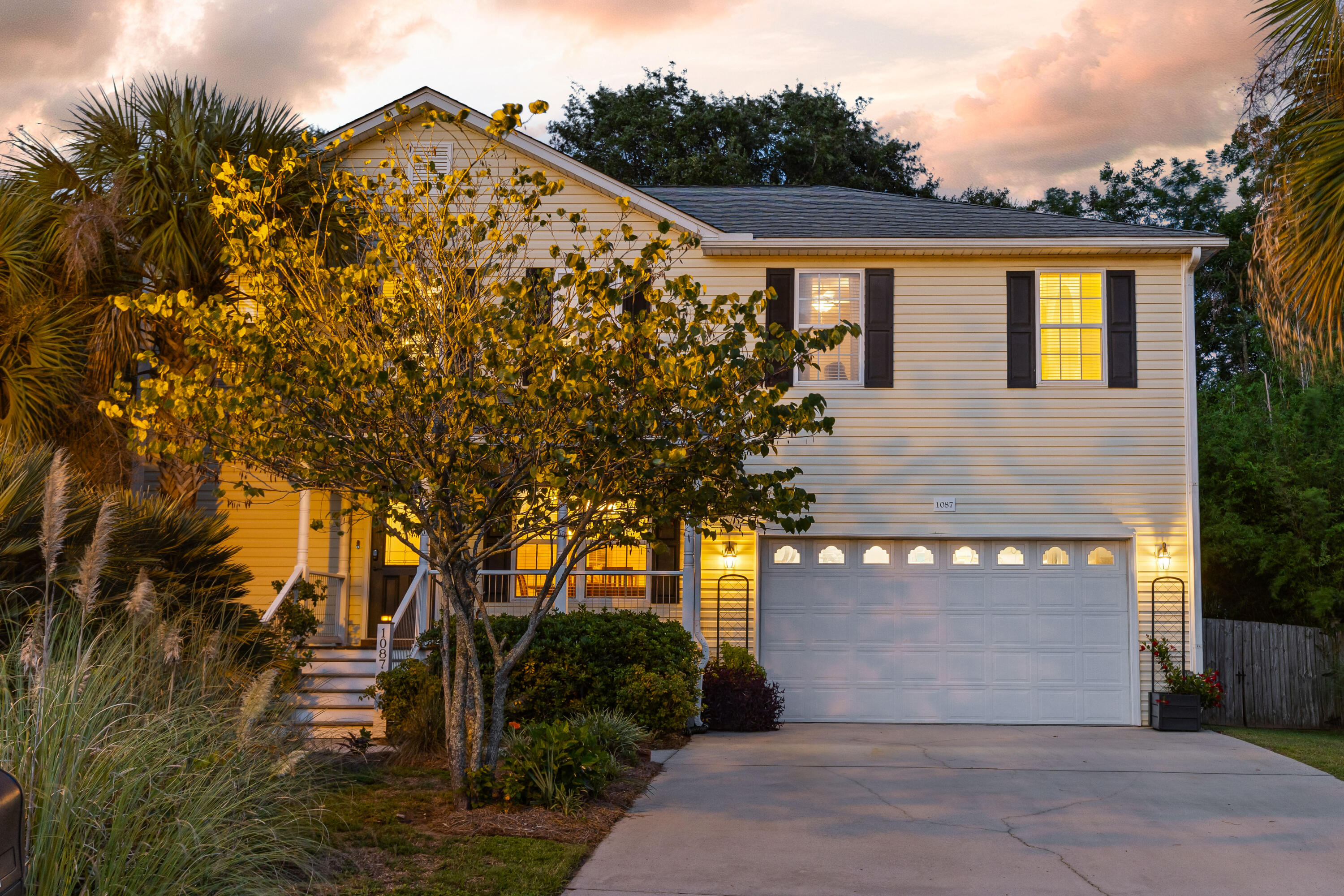 Property image 2 of 1087 Clearspring Drive in Ocean Neighbors, Charleston, SC 29412