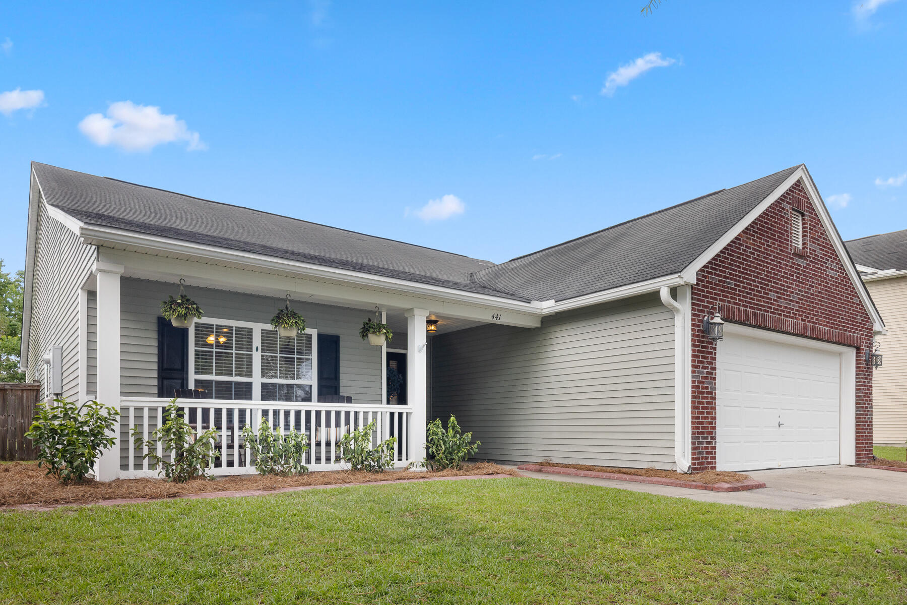 Property image 2 of 441 Dovetail Circle in Weatherstone, Summerville, SC 29483