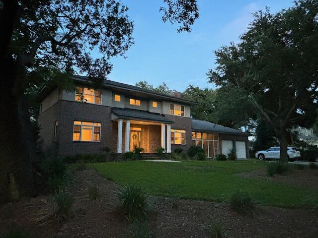 Property image 3 of 652 E Hobcaw Drive in Hobcaw Point, Mount Pleasant, SC 29464