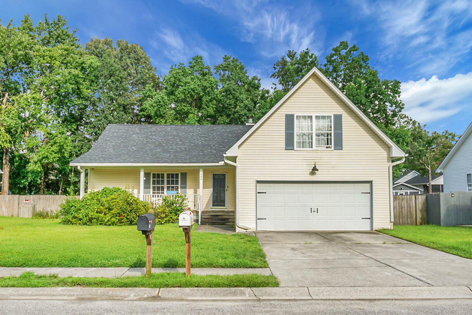 Property image 3 of 204 Cane Break Lane in Woodland Lakes, Goose Creek, SC 29445