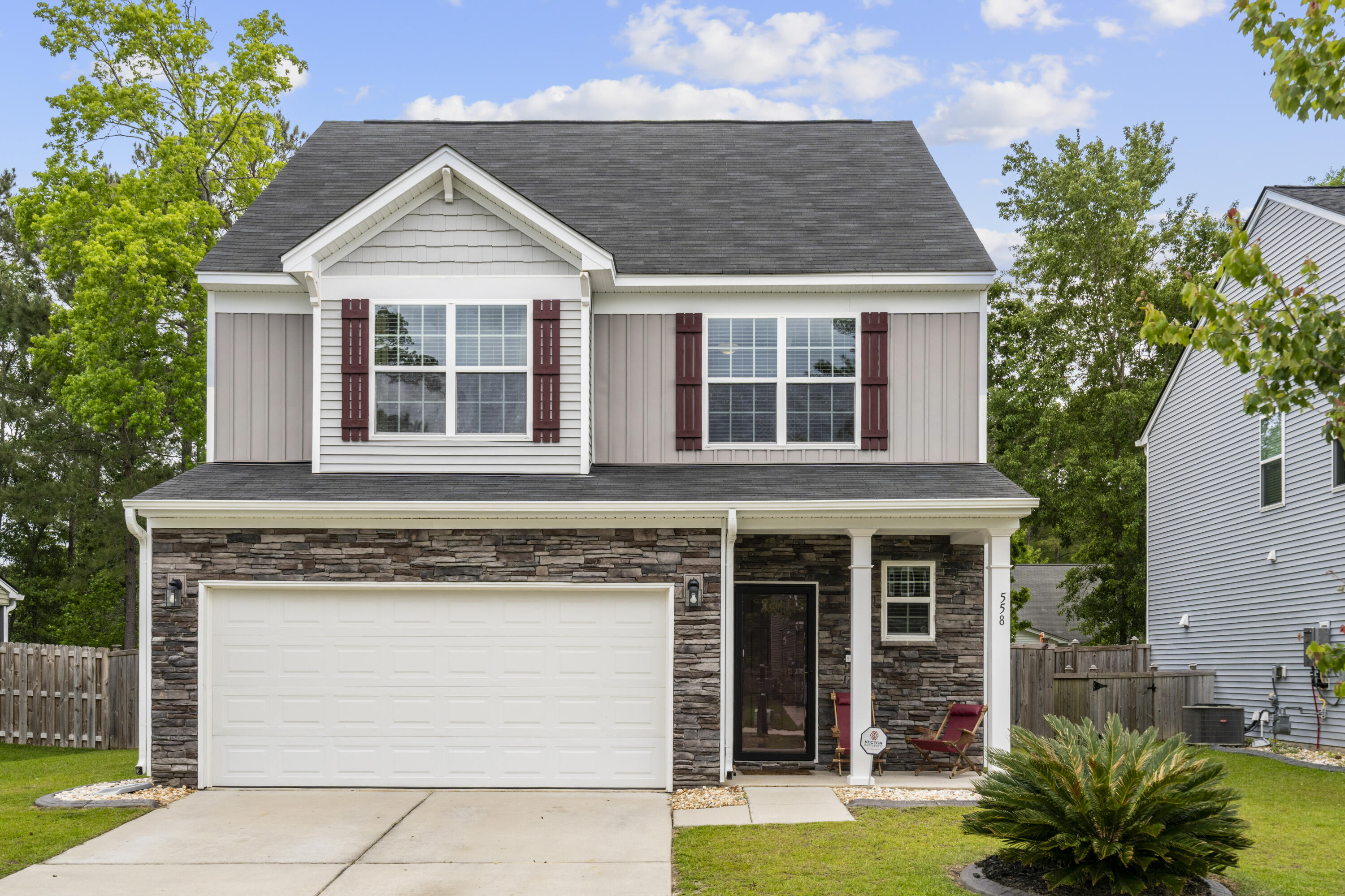 Property image 2 of 558 Wynfield Forest Drive in Buckshire, Summerville, SC 29485