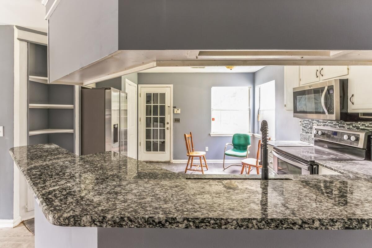 Property image 5 of 215 Cantilever Court in Sangaree, Summerville, SC 29486