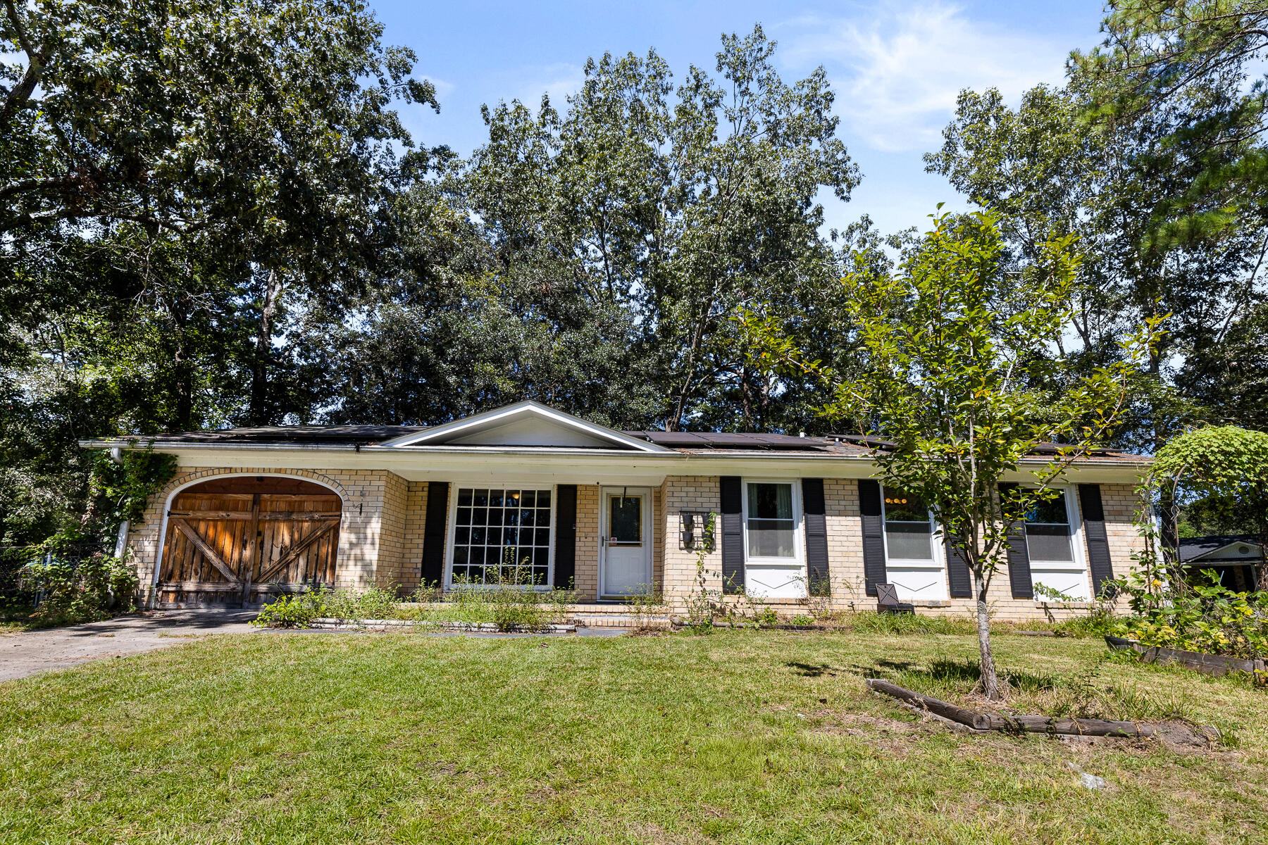Property image 2 of 109 Greenhurst Avenue in Greenhurst, Summerville, SC 29485