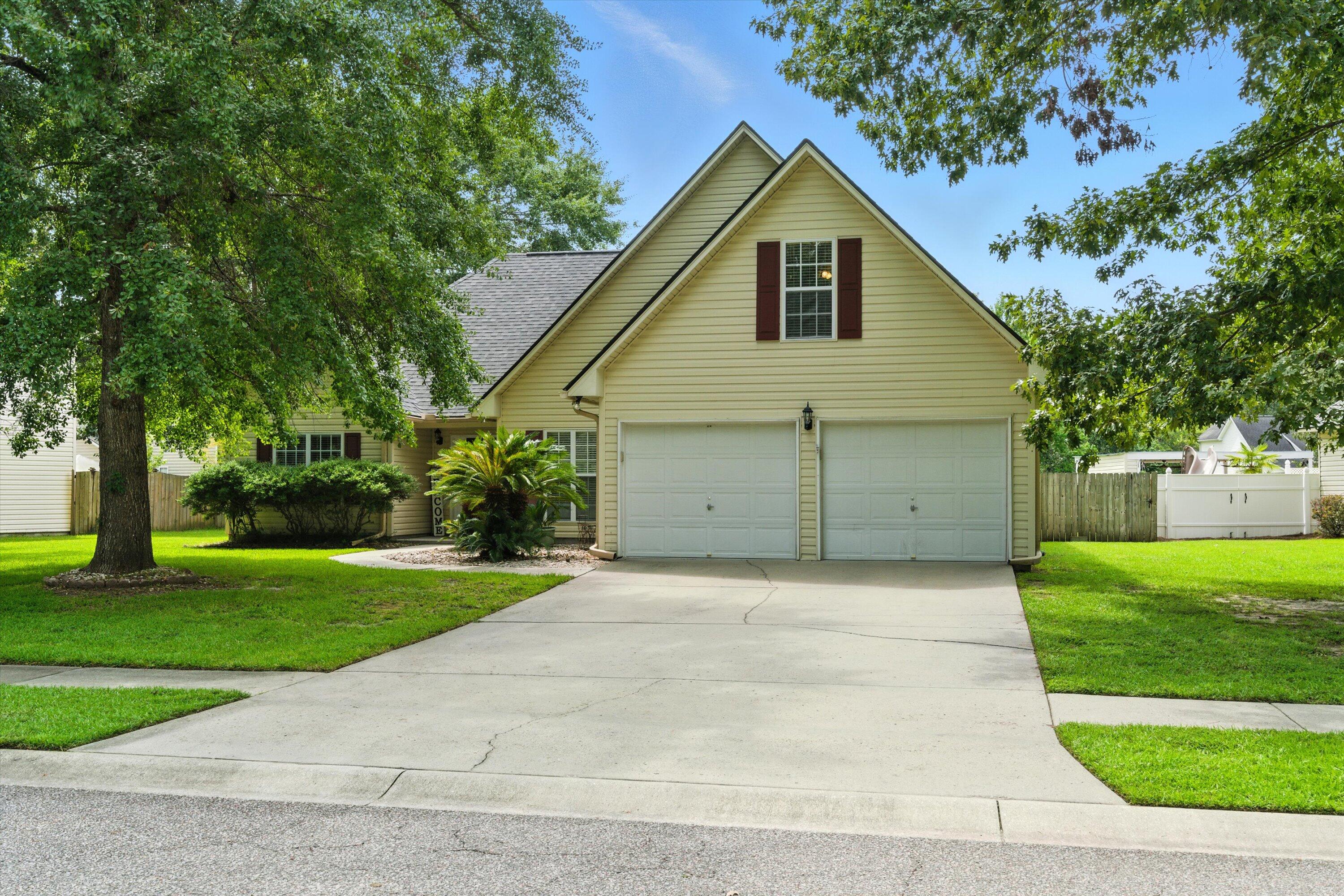 Property image 2 of 109 Tattingstone Way in Crowfield Plantation, Goose Creek, SC 29445