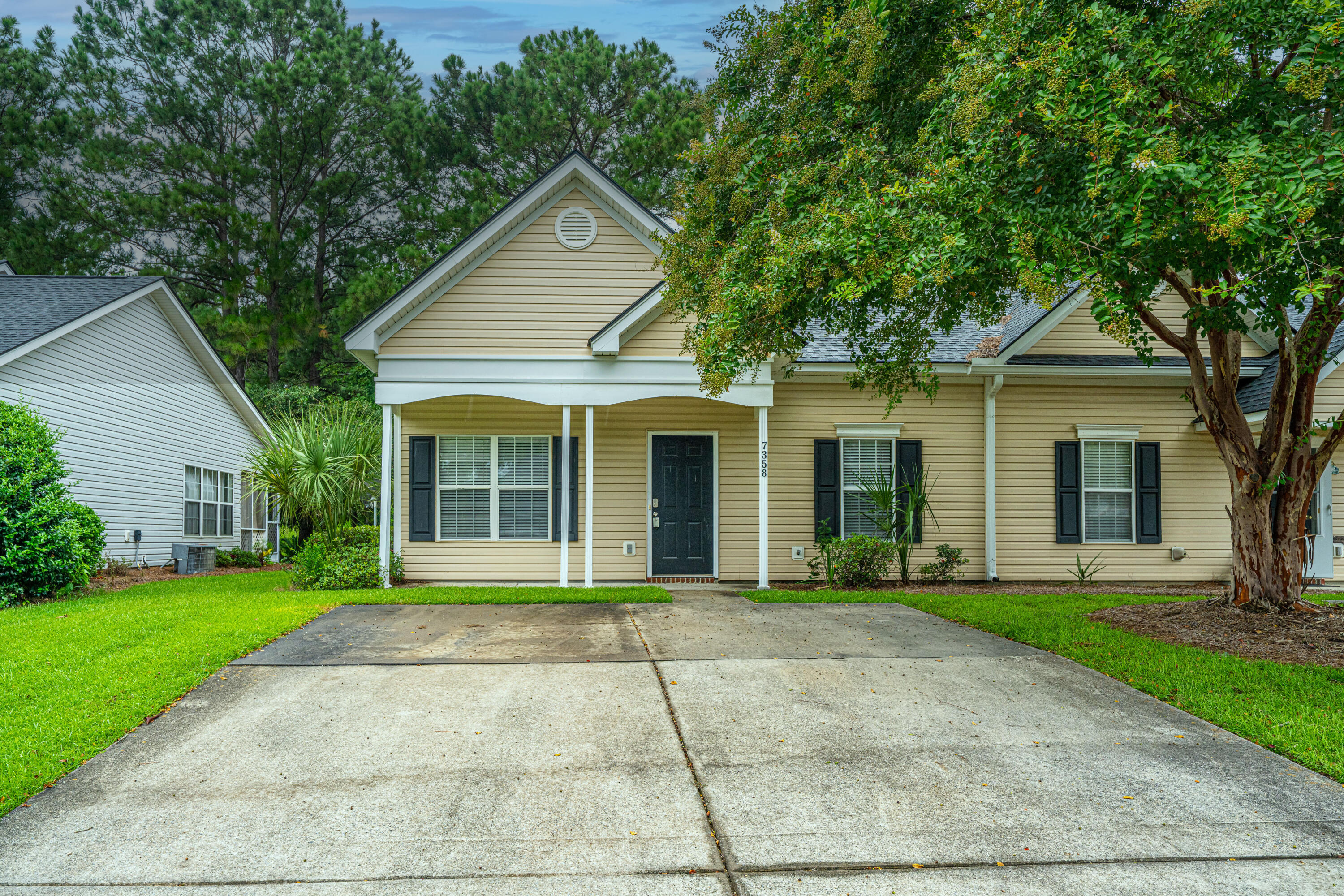 Property image 2 of 7358 Suncatcher Drive in Tanner Plantation, Hanahan, SC 29410