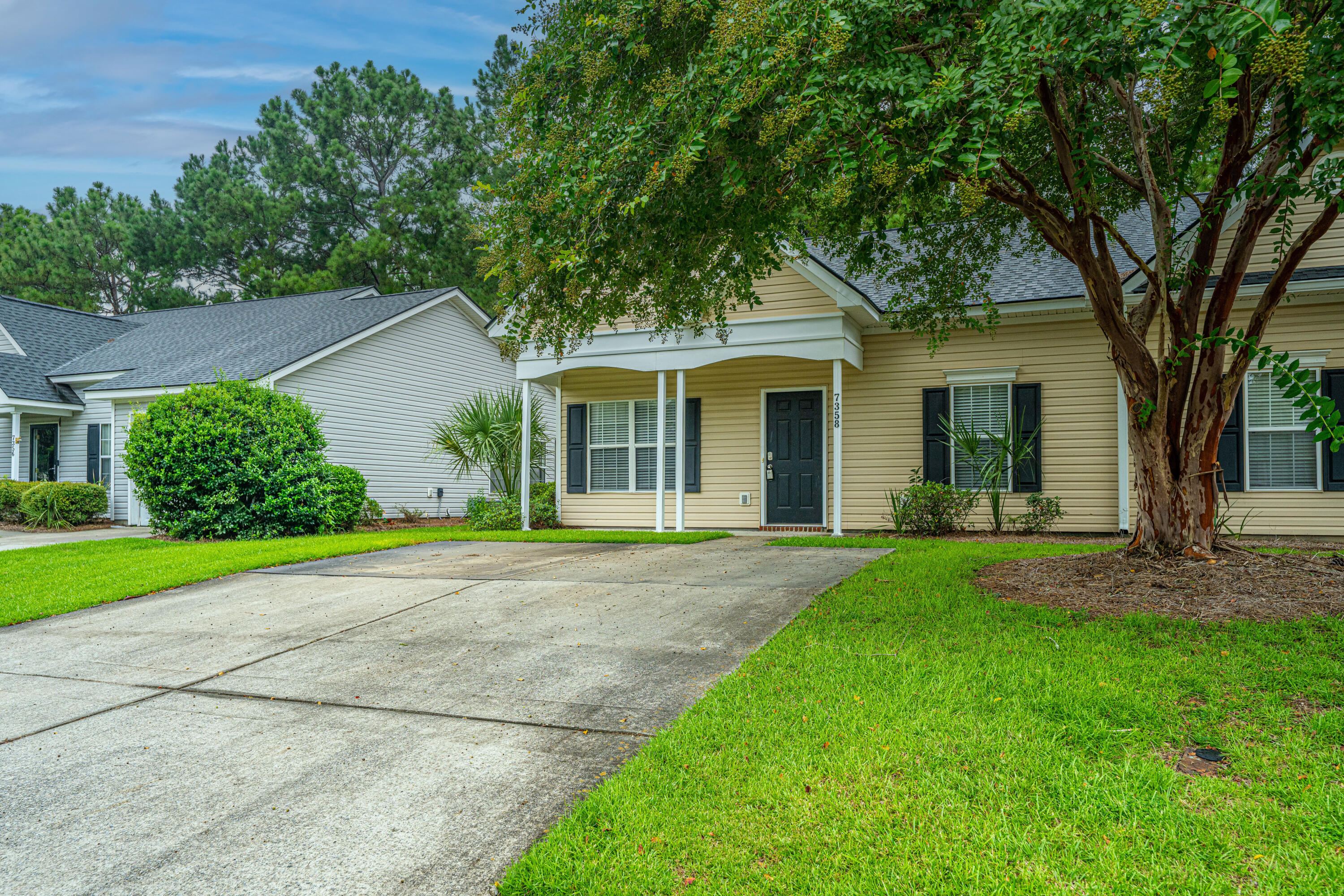 Property image 3 of 7358 Suncatcher Drive in Tanner Plantation, Hanahan, SC 29410