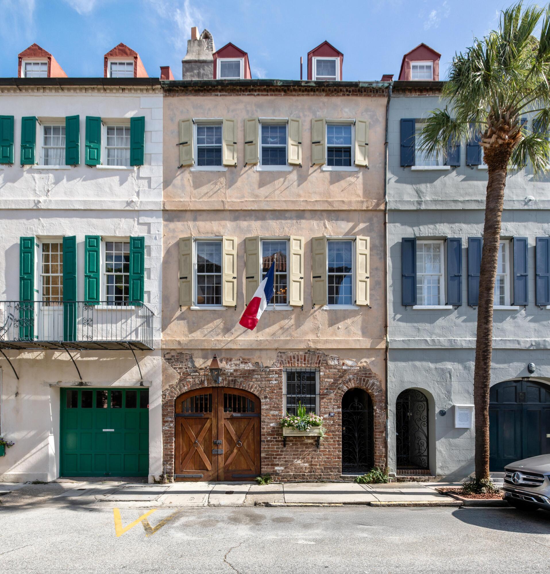 Property image 2 of 26 Queen Street in French Quarter, Charleston, SC 29401