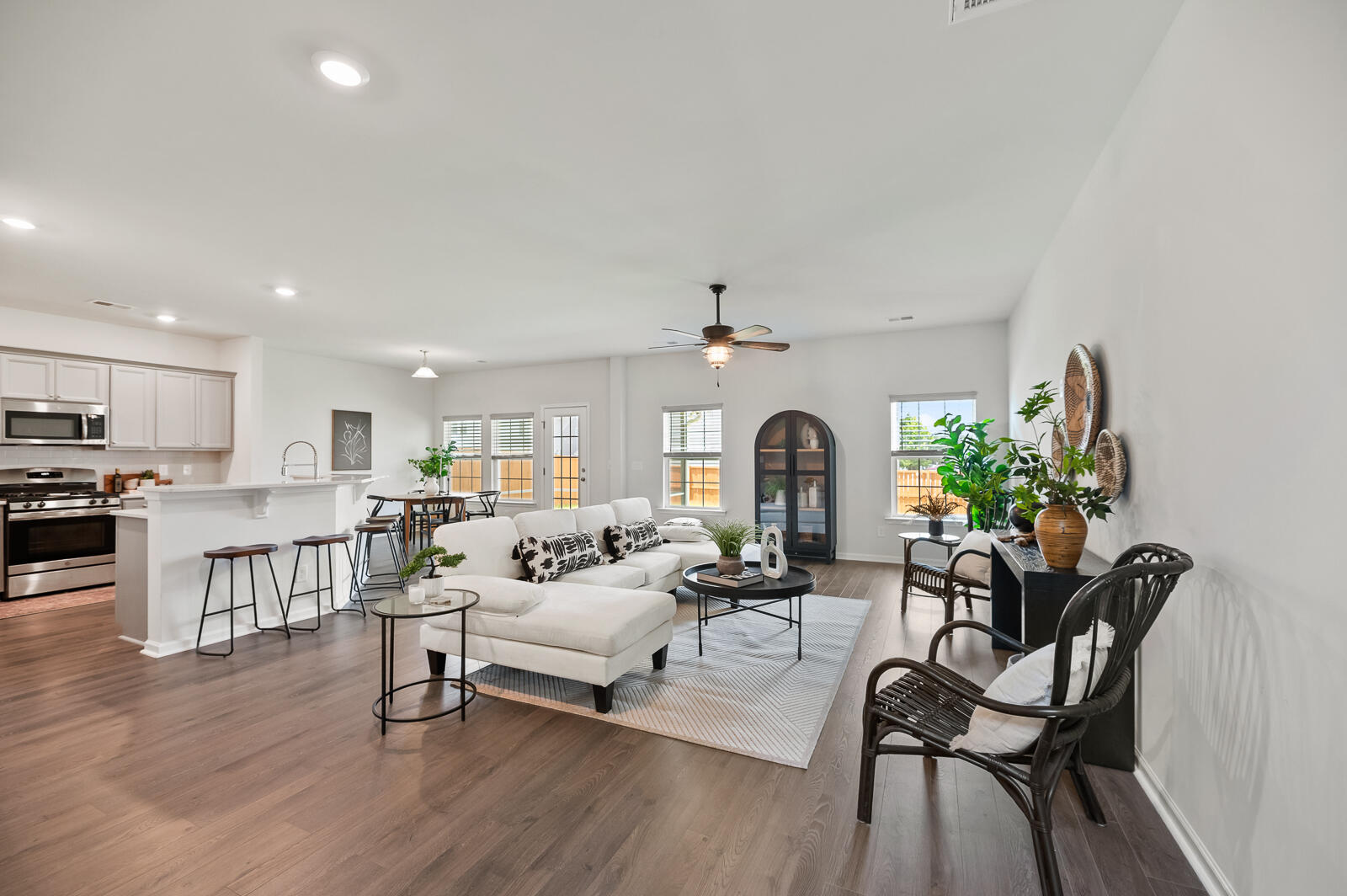 Property image 4 of 1302 Berry Grove Drive in Timber Trace, Summerville, SC 29485
